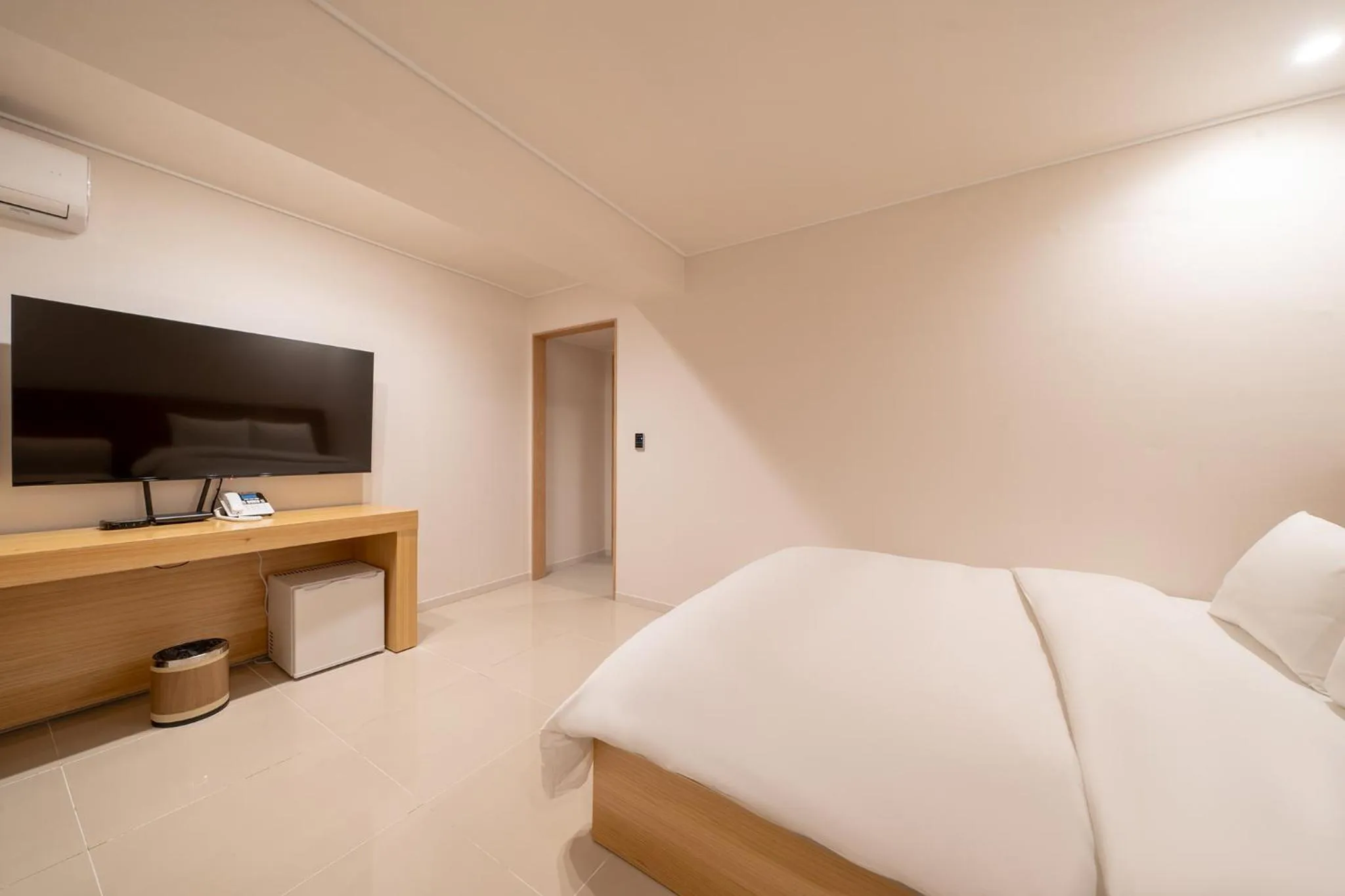 Decorative detail, Bed in Jamsil Stay 509