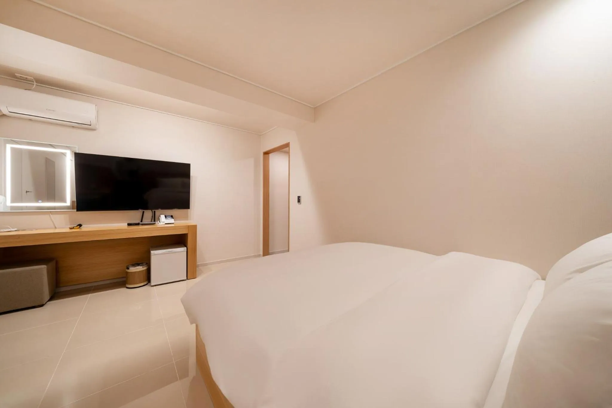 Bedroom, Bed in Jamsil Stay 509