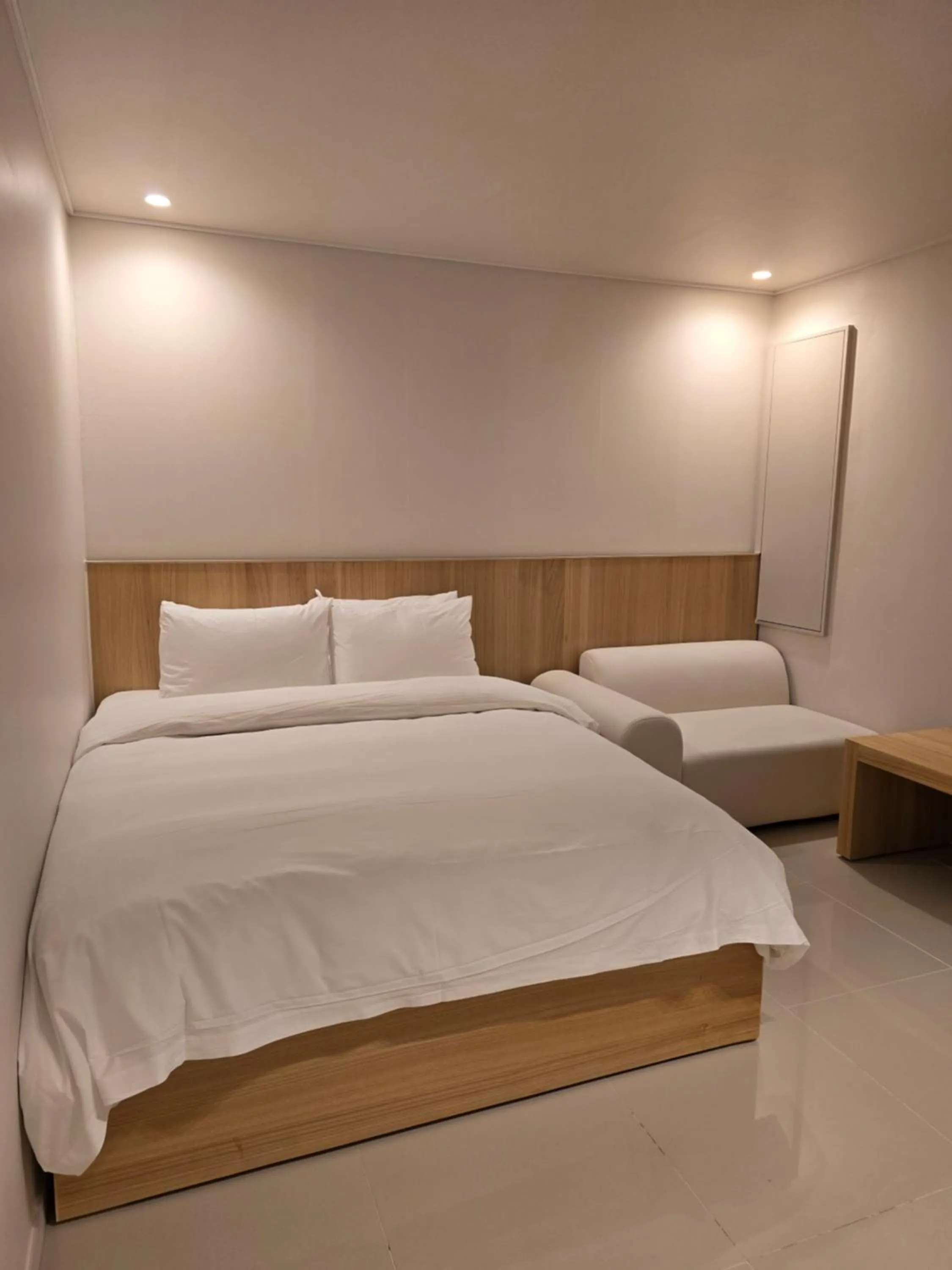 Bedroom, Bed in Jamsil Stay 509