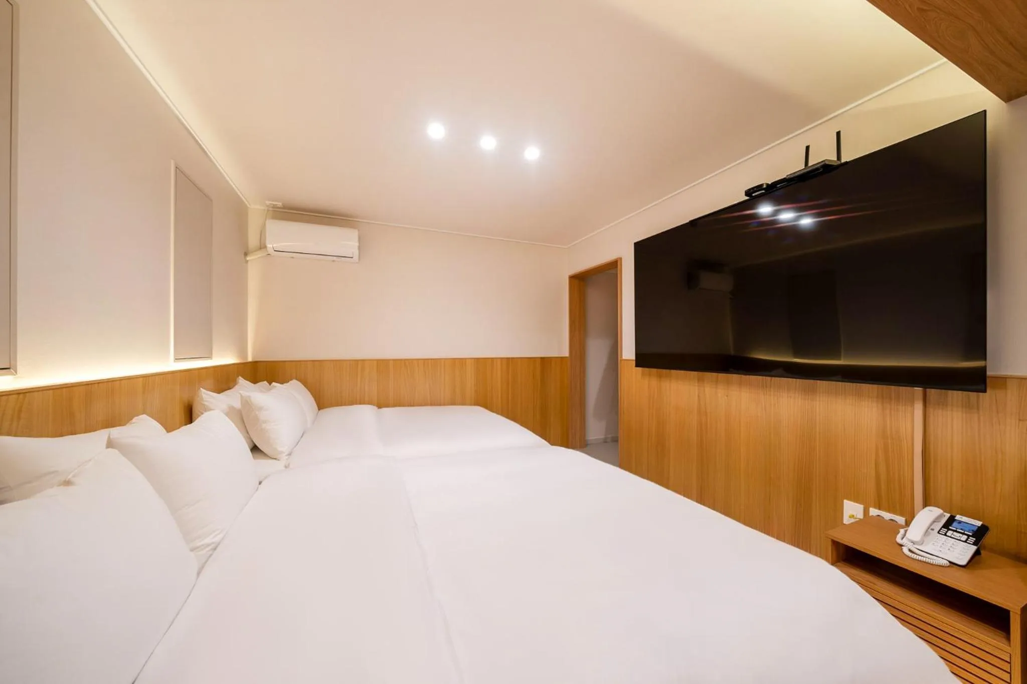 Bedroom, Bed in Jamsil Stay 509