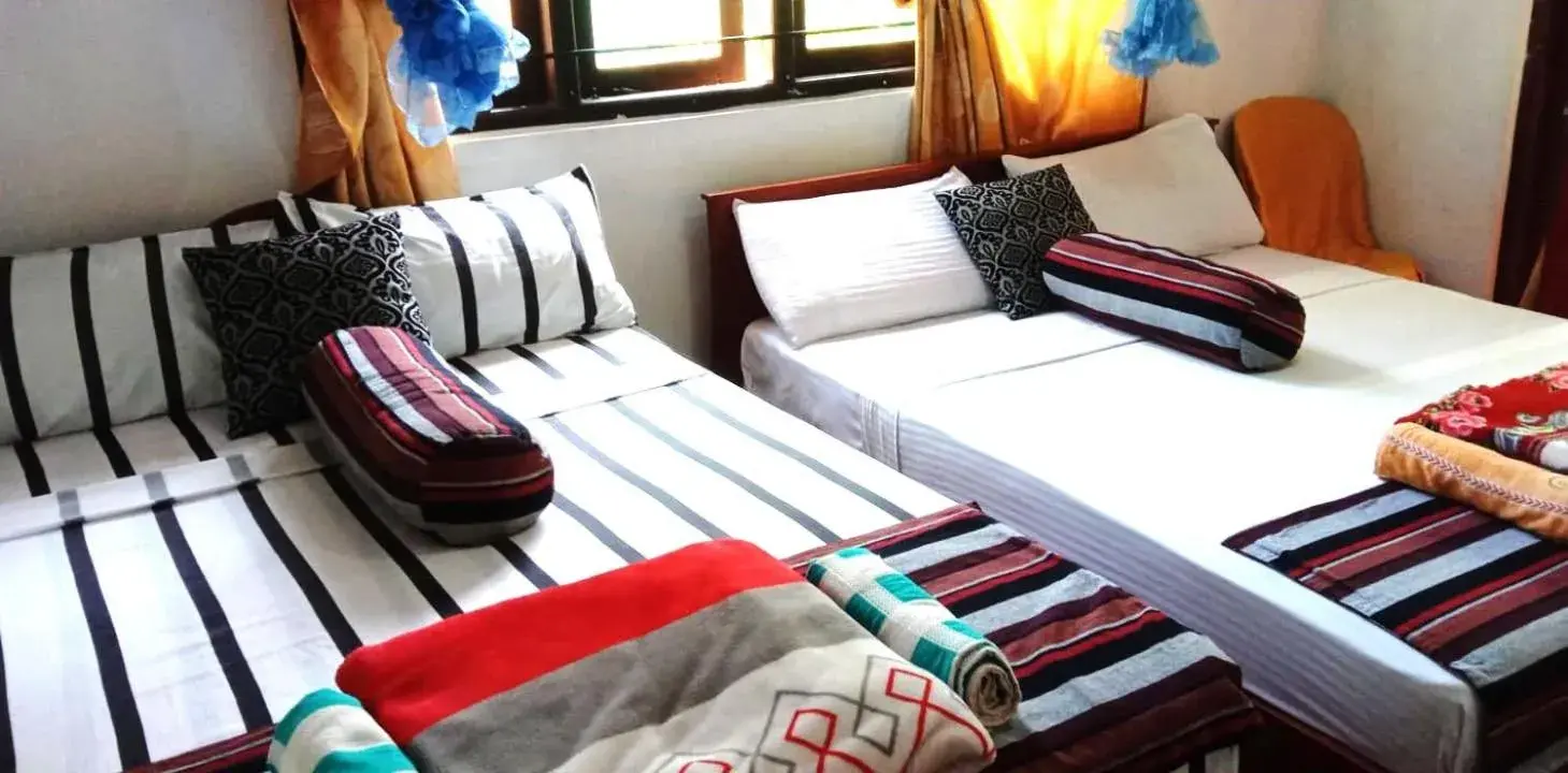 Family Room in Ella Tunnel Corner Inn Family Room in Ella Tunnel Corner Inn