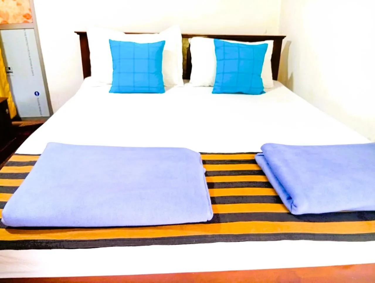 Bed in Ella Tunnel Corner Inn