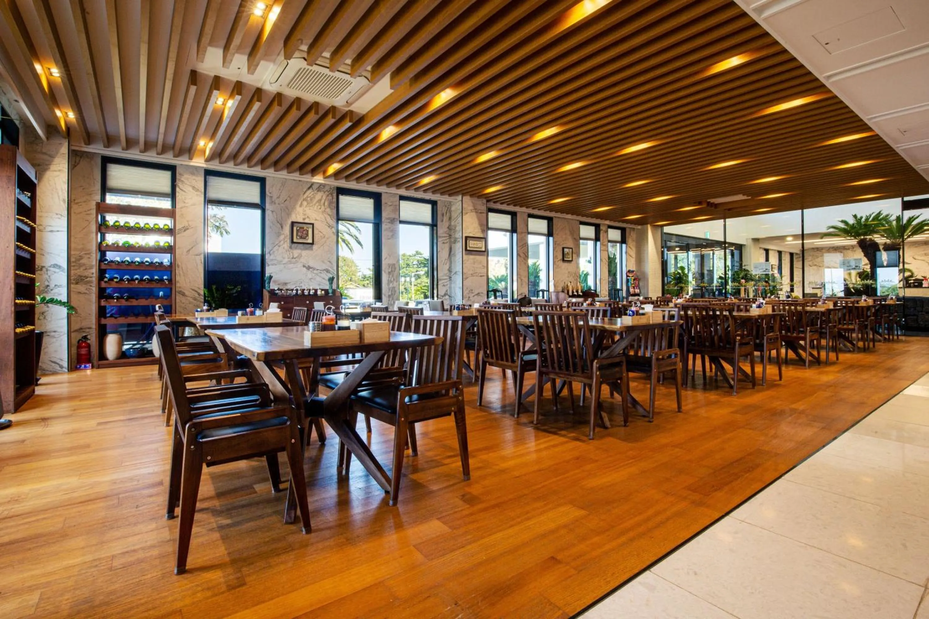 Restaurant/places to eat in Libentia Hotel & Poolvilla