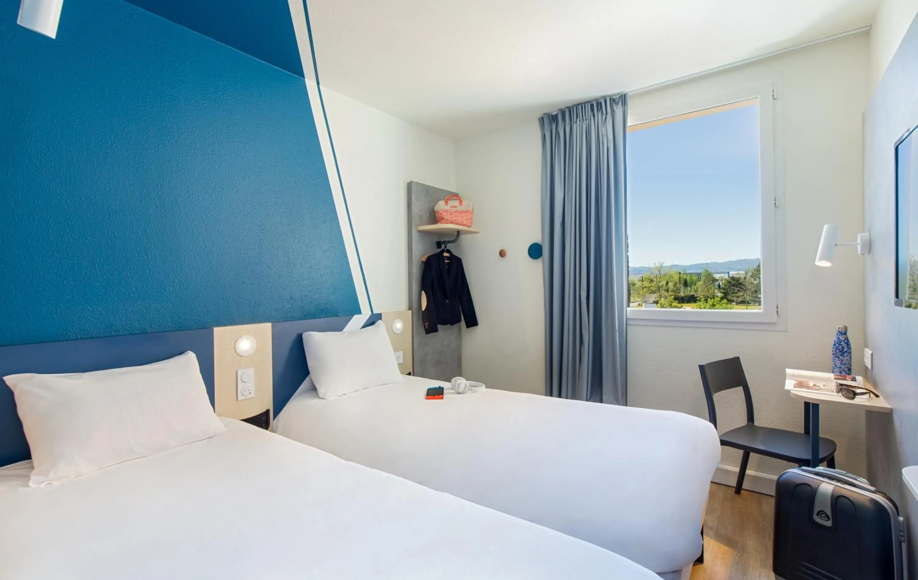 Bedroom, Bed in ibis budget Valence Nord Plateau des Couleures