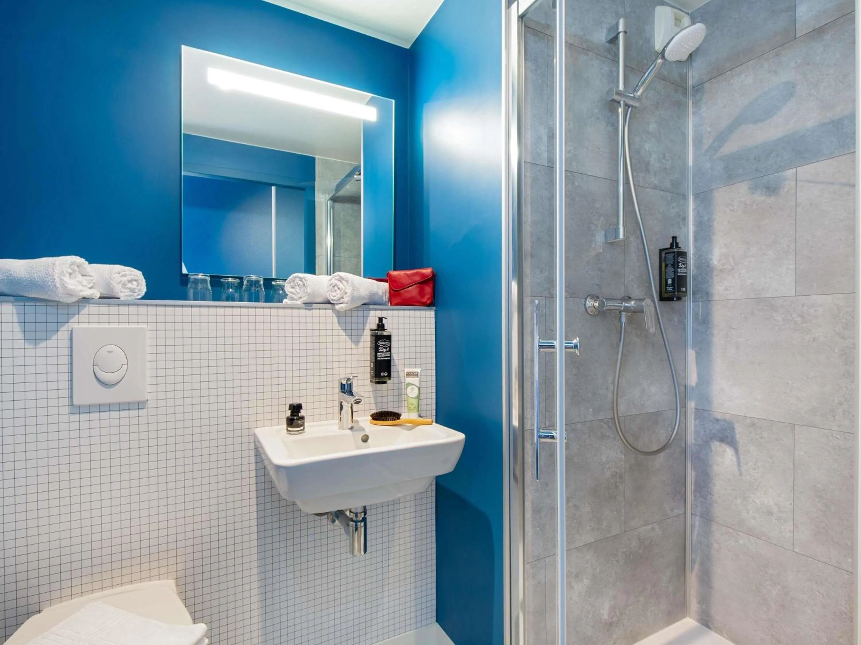 Bedroom in ibis budget Valence Nord Plateau des Couleures