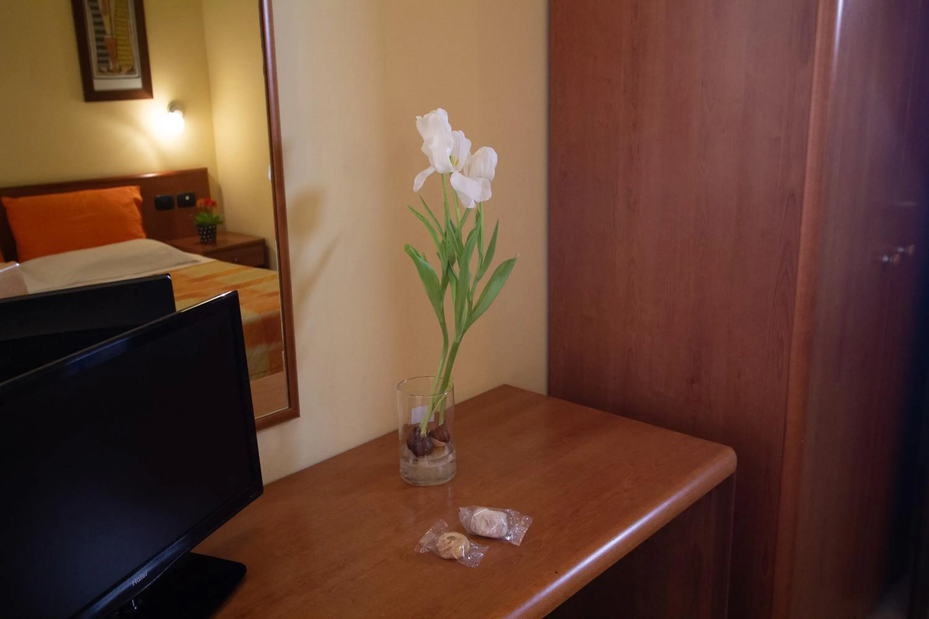 TV and multimedia, Bed in Hotel Merlino