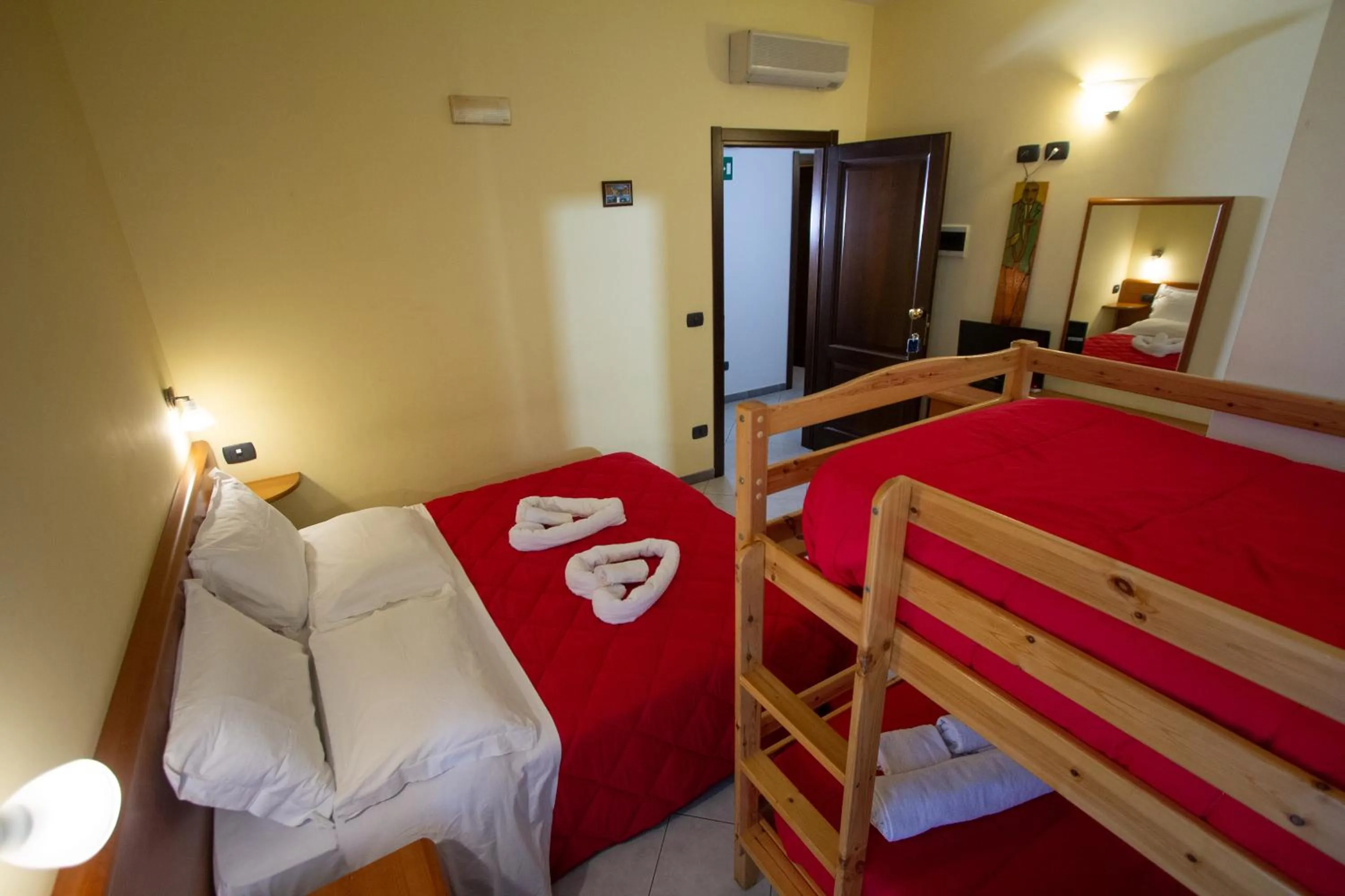 bunk bed, Bed in Hotel Merlino