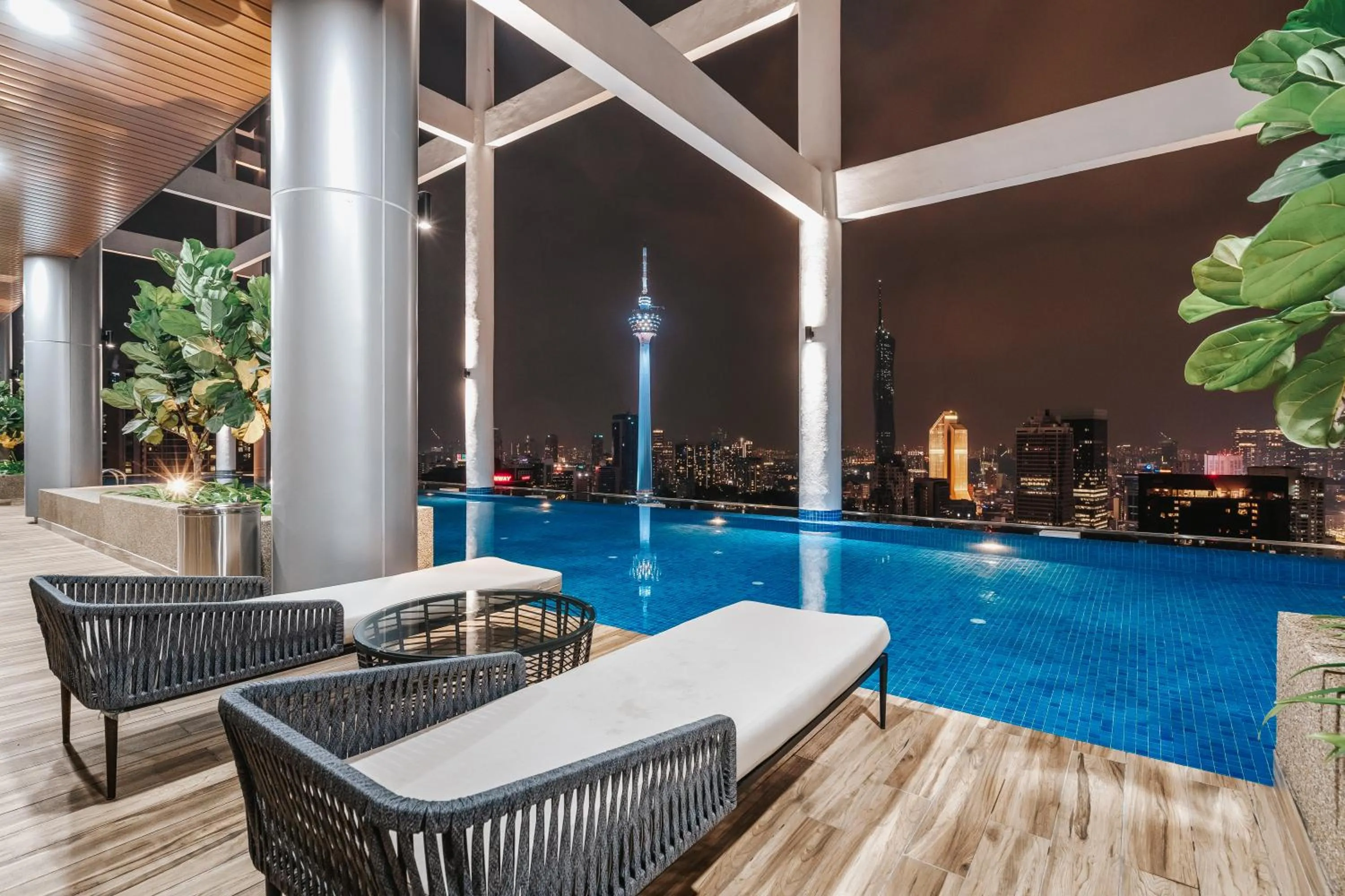 Swimming pool in LUXE Infinitum KLCC by DX