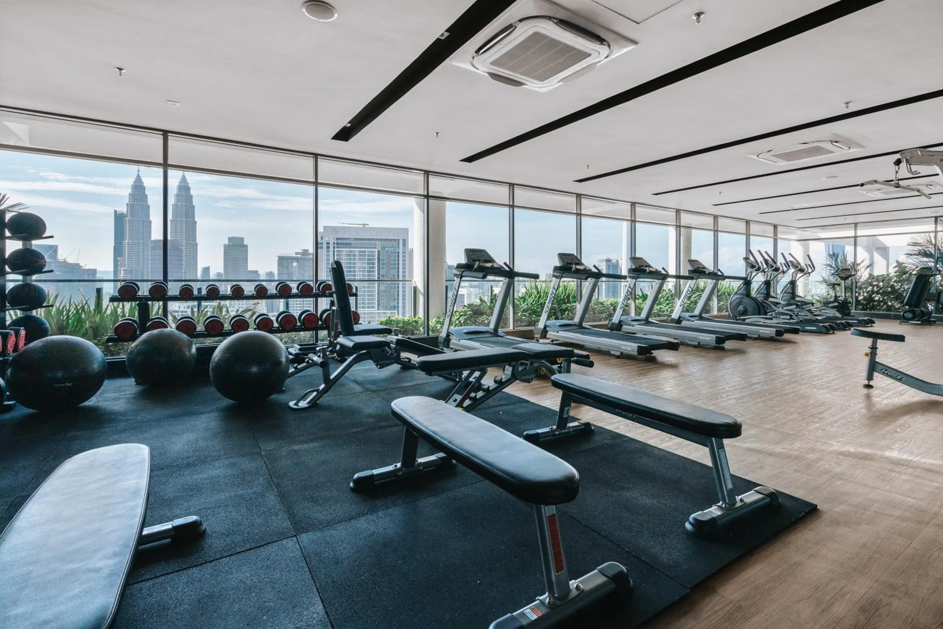 Fitness centre/facilities in LUXE Infinitum KLCC by DX