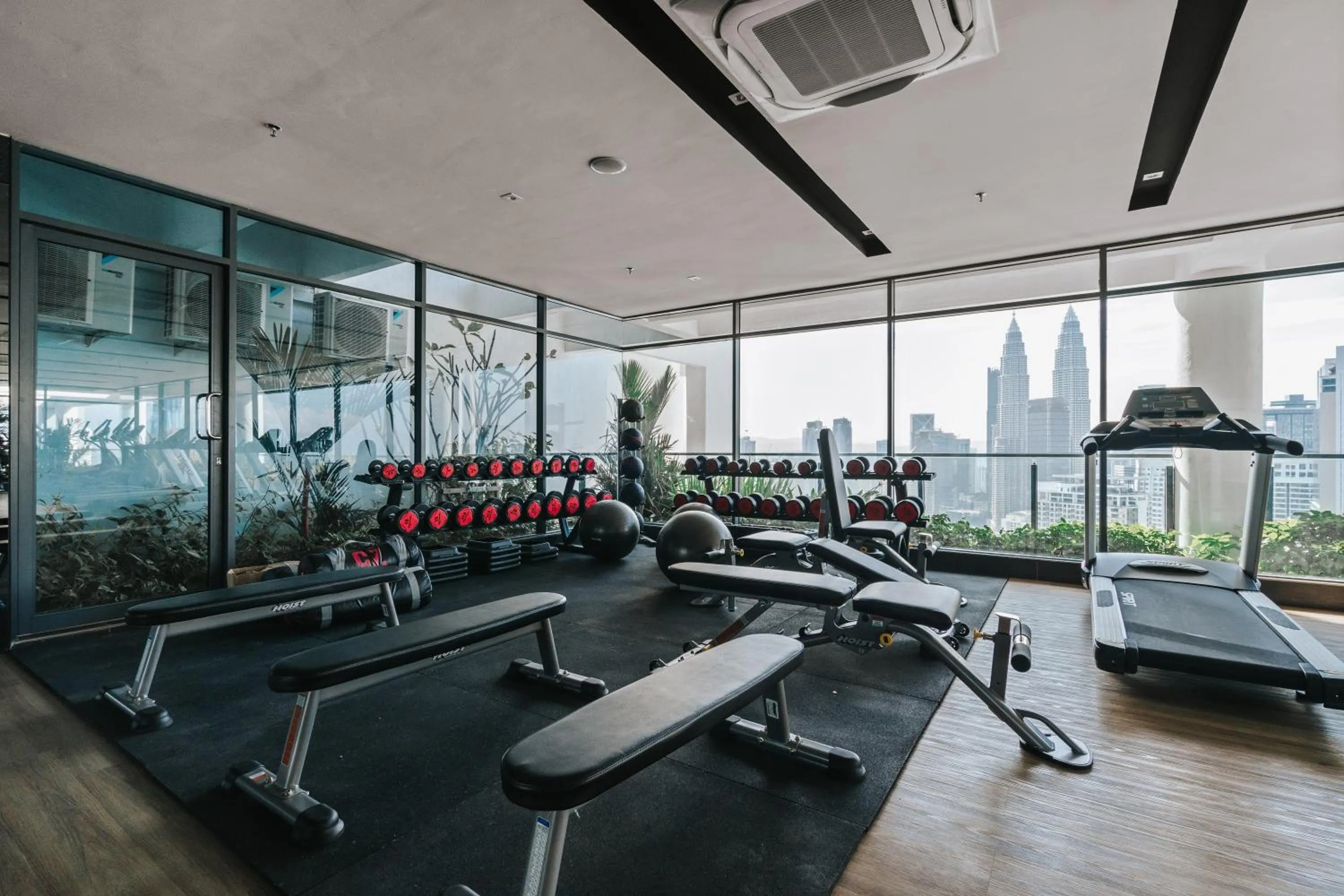 Fitness centre/facilities in LUXE Infinitum KLCC by DX