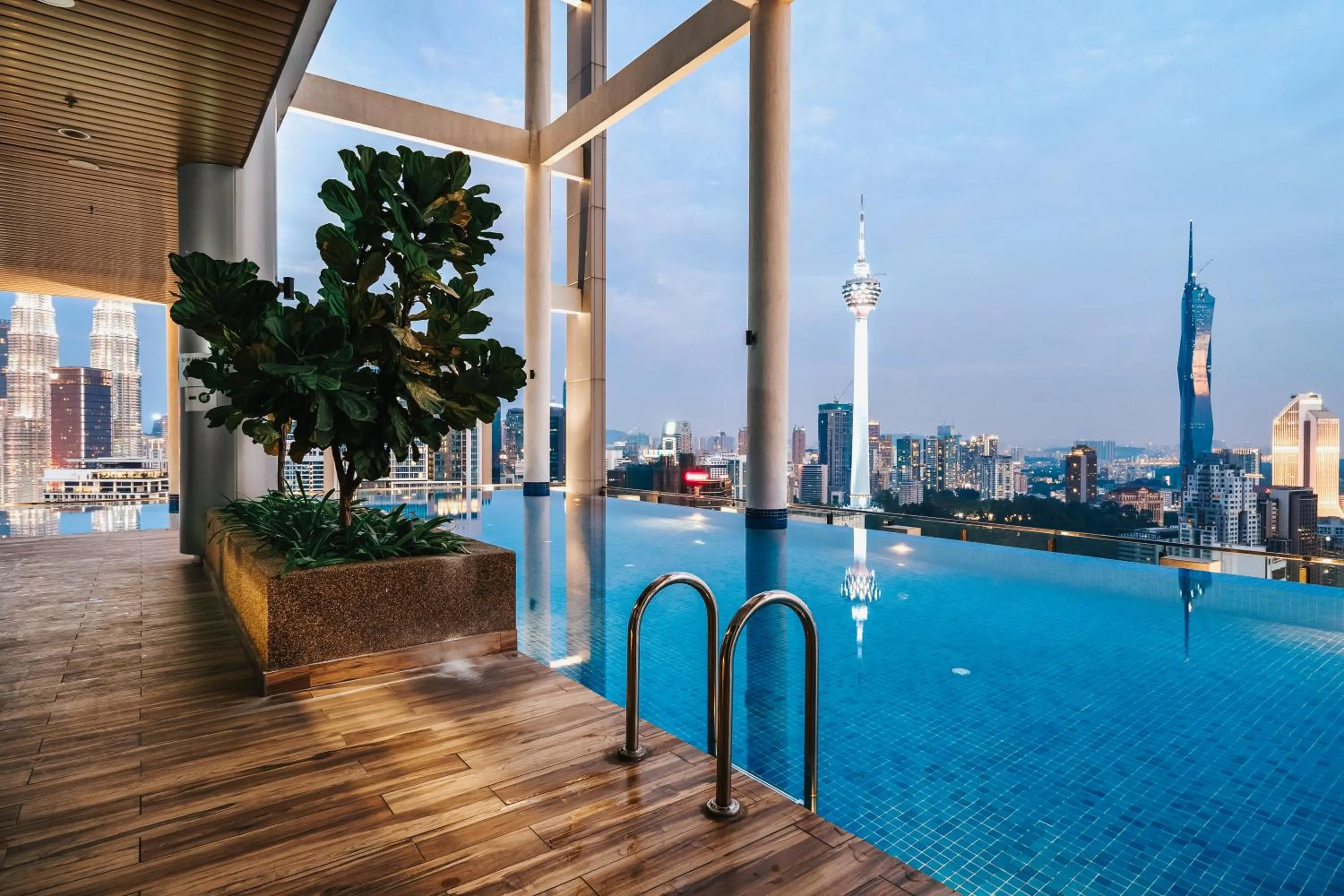Swimming pool in LUXE Infinitum KLCC by DX