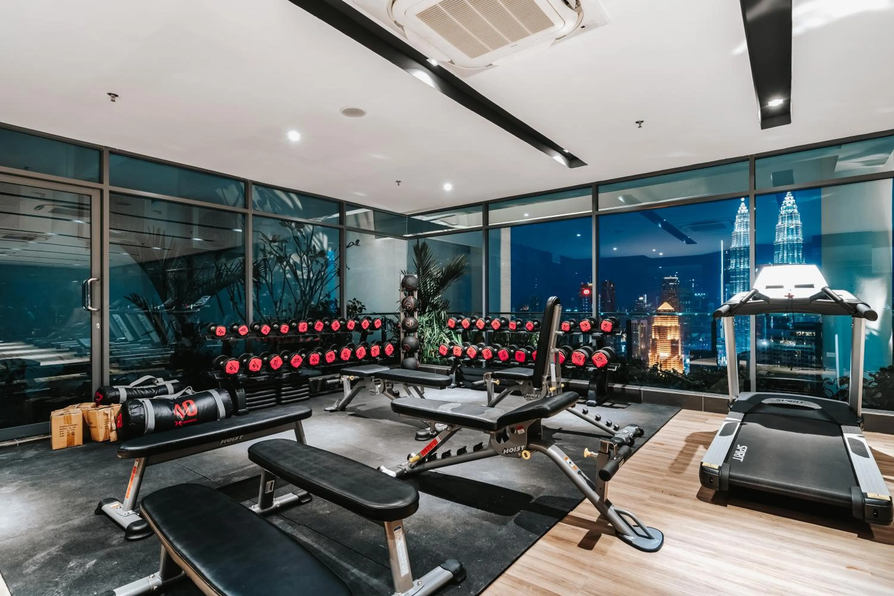 Fitness centre/facilities in LUXE Infinitum KLCC by DX