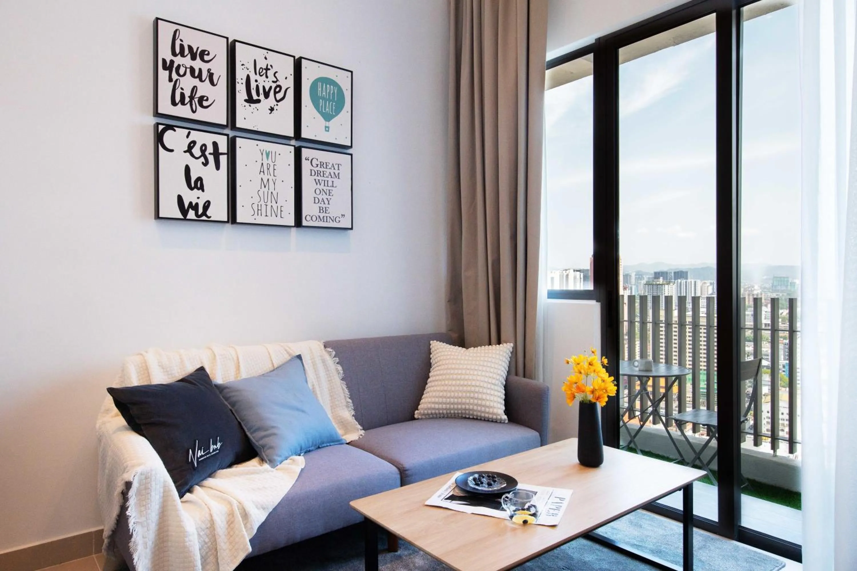 Living room in LUXE Infinitum KLCC by DX
