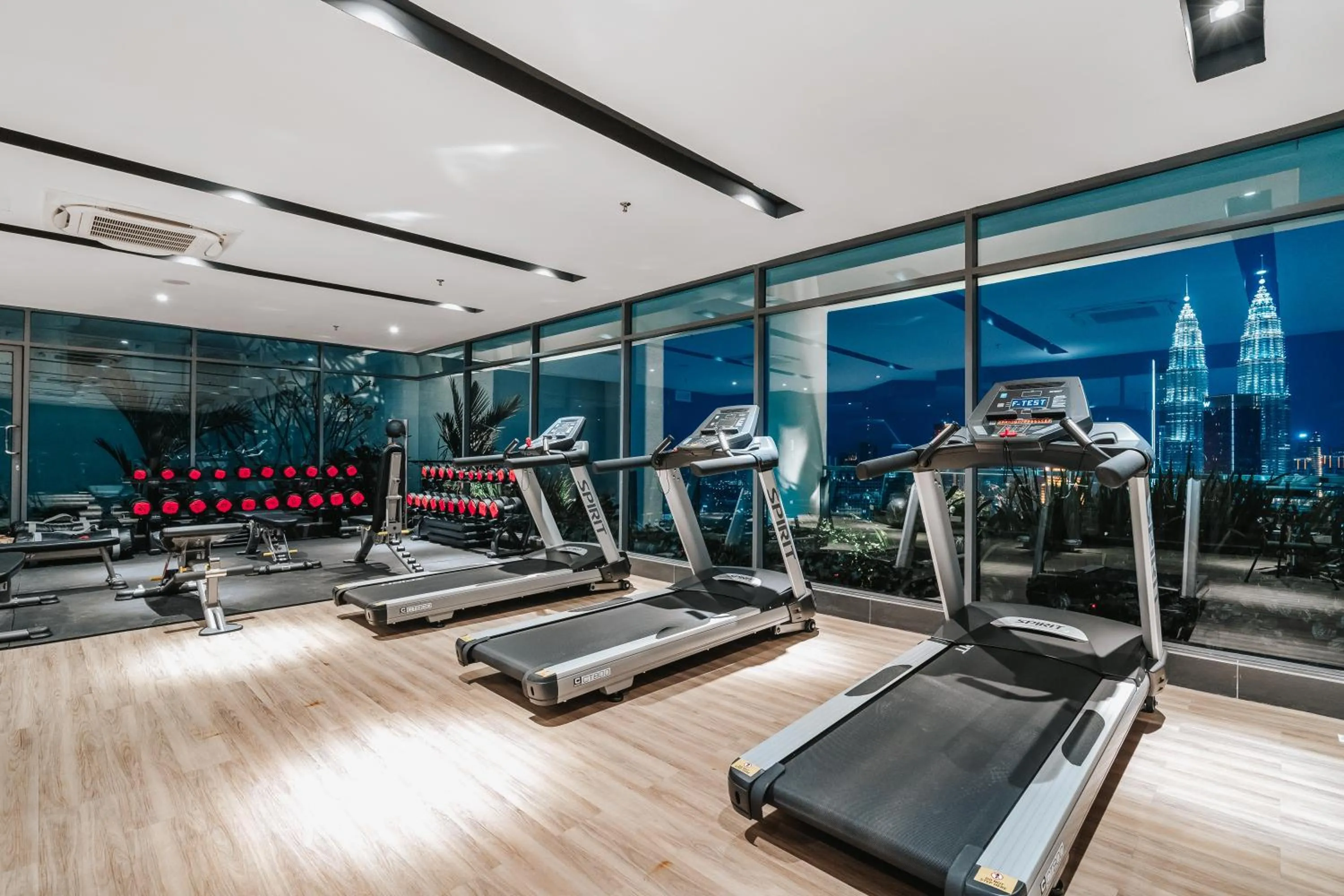 Fitness centre/facilities in LUXE Infinitum KLCC by DX
