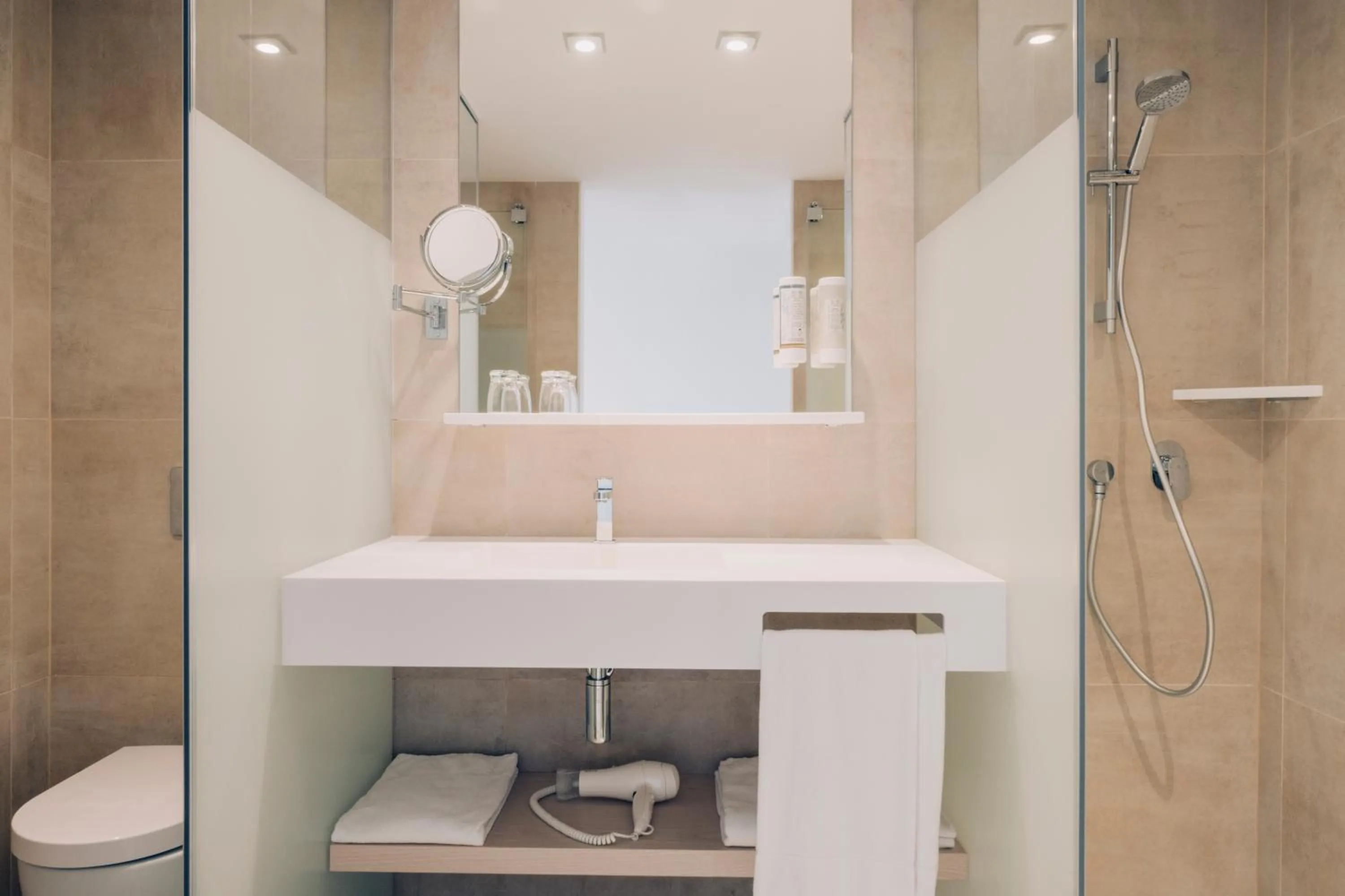 Shower in Iberostar Waves Royal Andalus