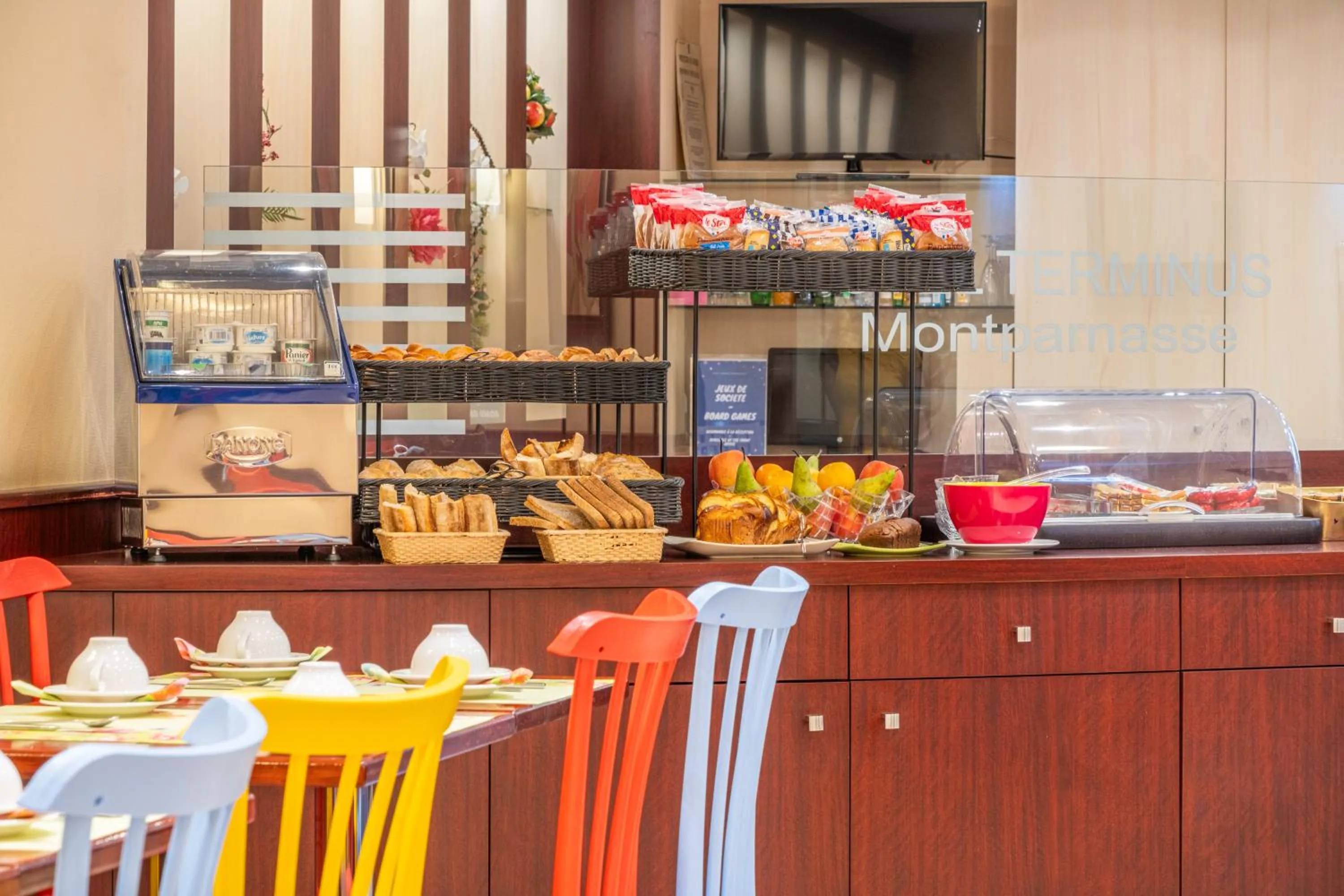Buffet breakfast in Hotel Terminus Montparnasse