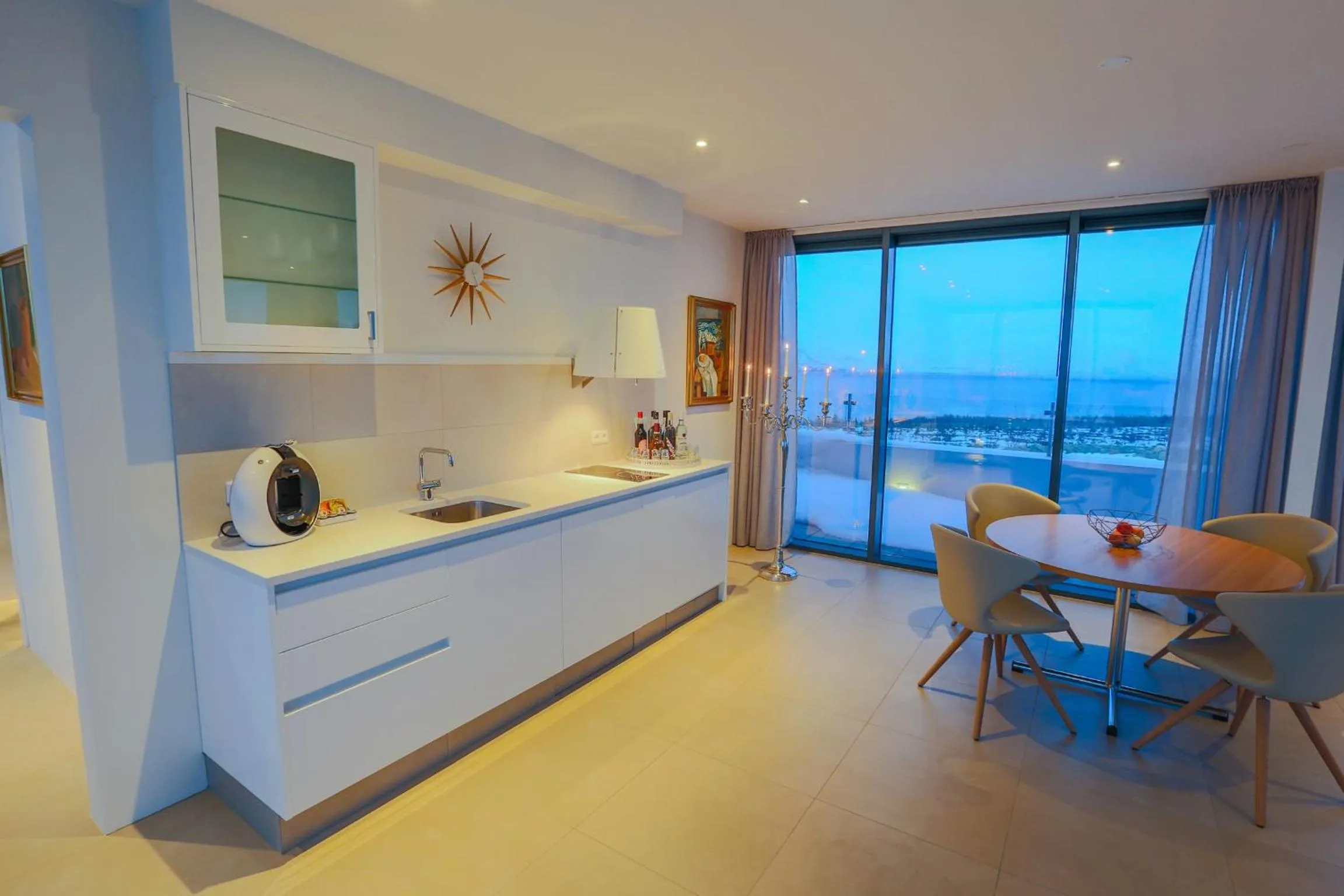 Kitchen or kitchenette in Apt. Hotel Hjalteyri