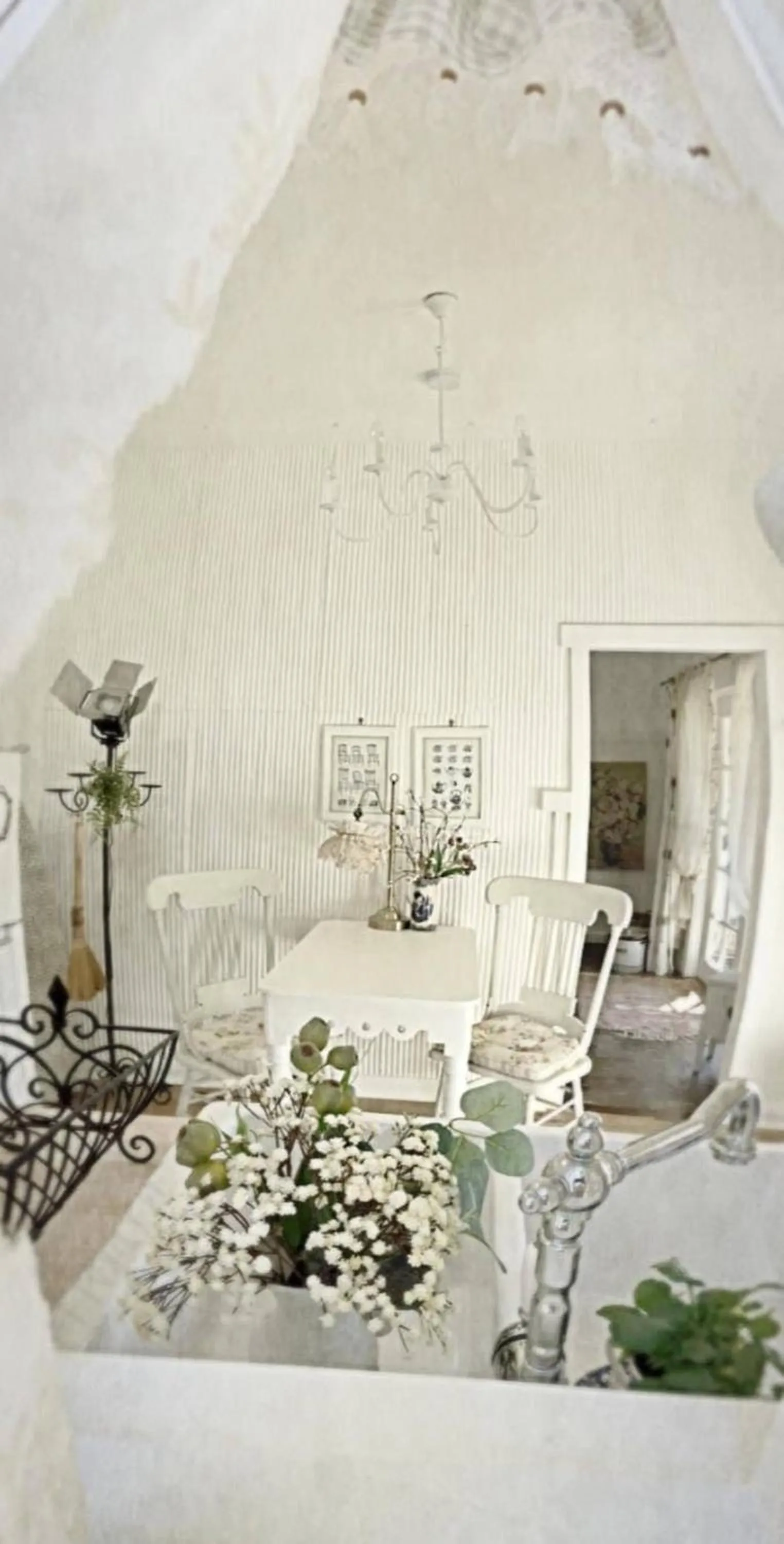 Dining area in The Old Bakery in Historic Kangaroo Valley Village