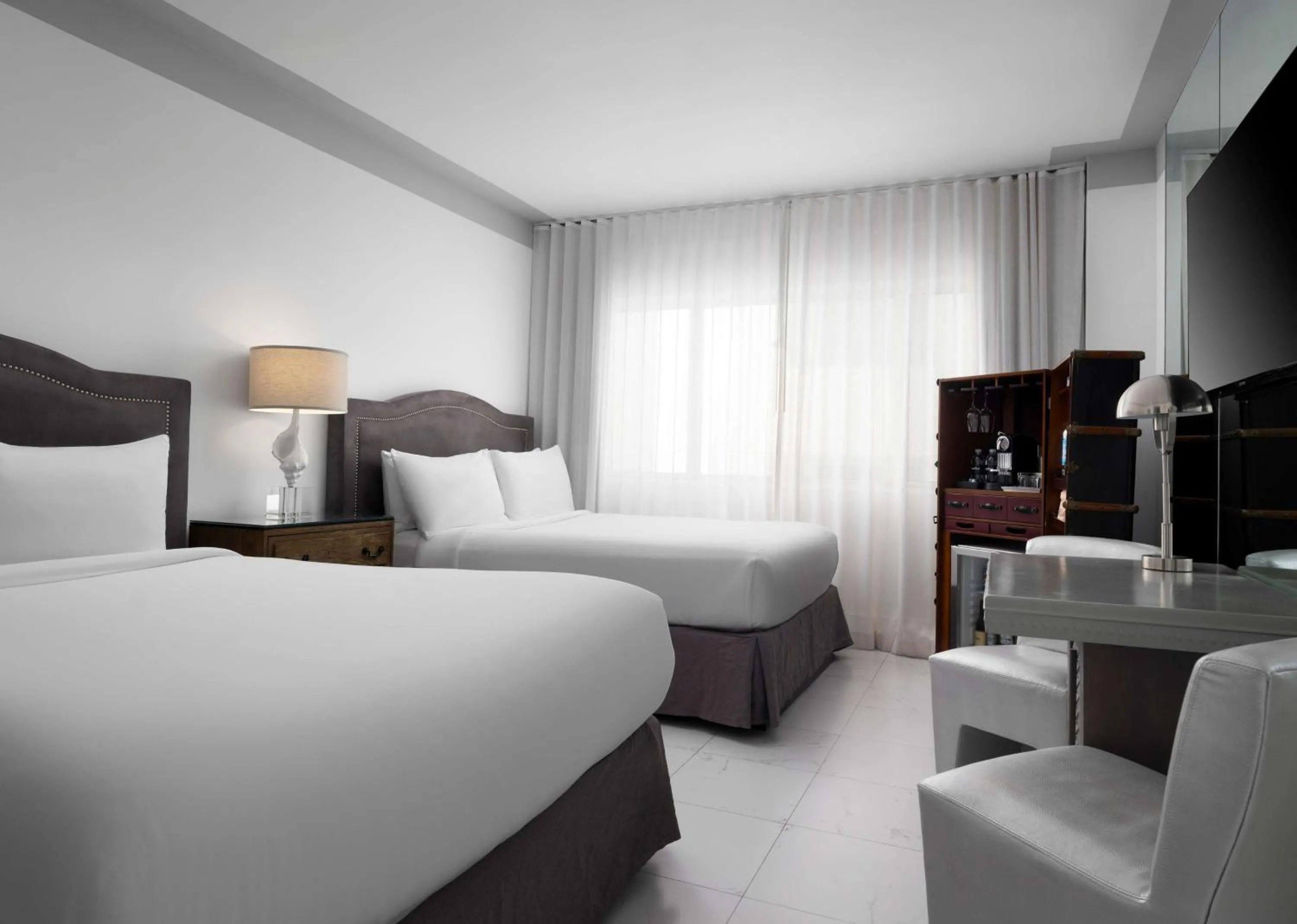 Bedroom, Bed in Nautilus Sonesta Miami Beach