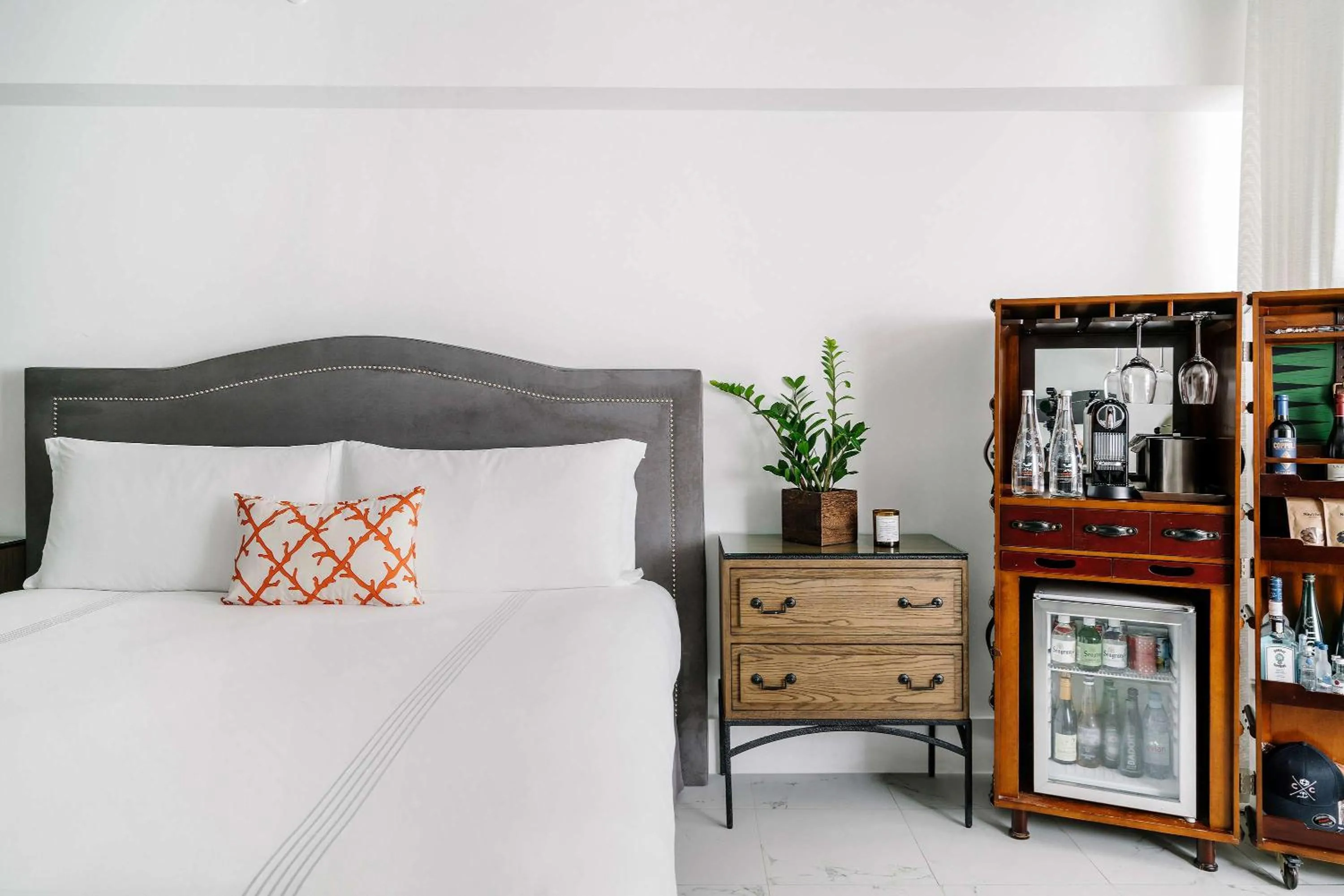 Bedroom, Bed in Nautilus Sonesta Miami Beach