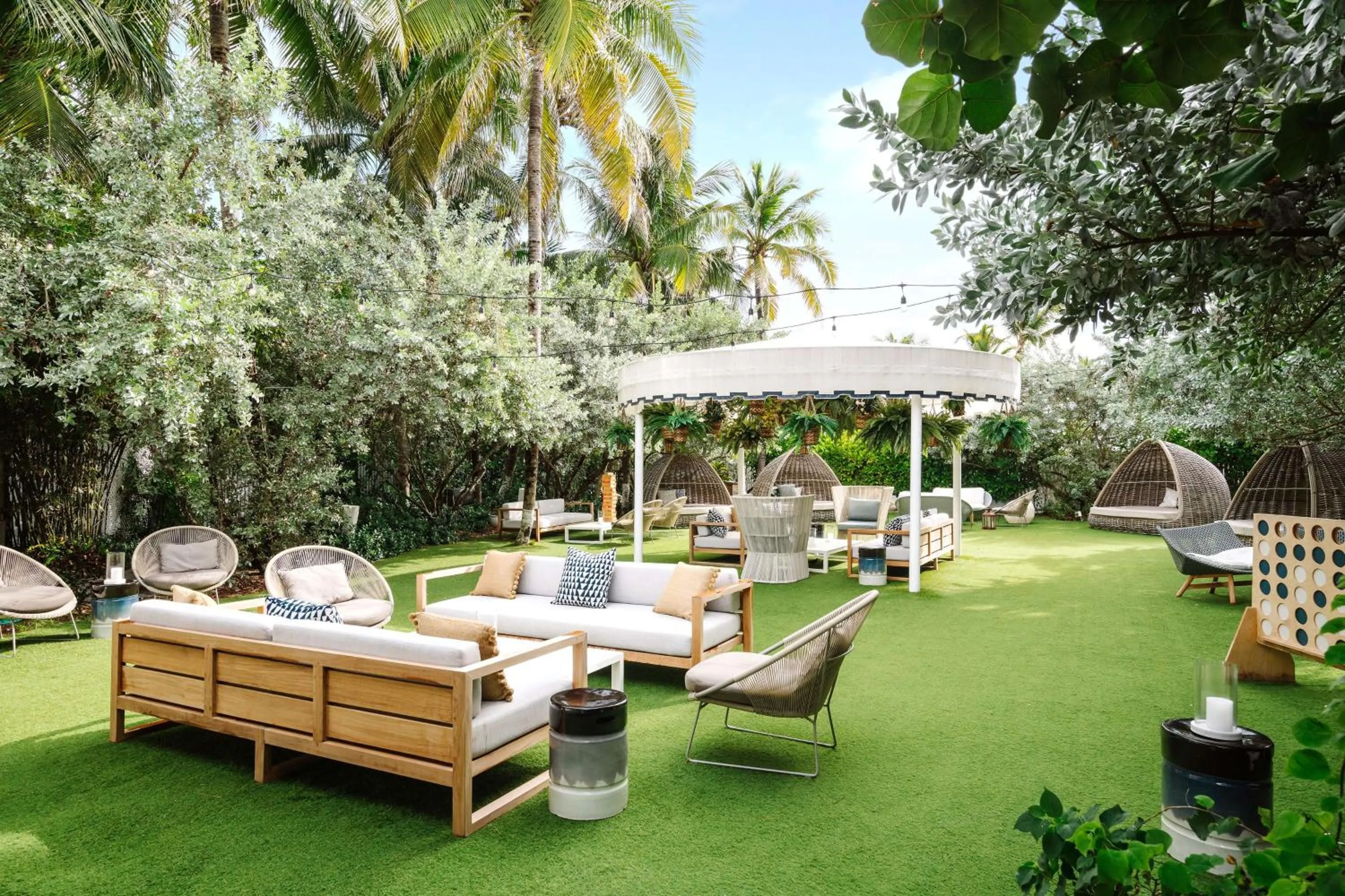 Beach in Nautilus Sonesta Miami Beach