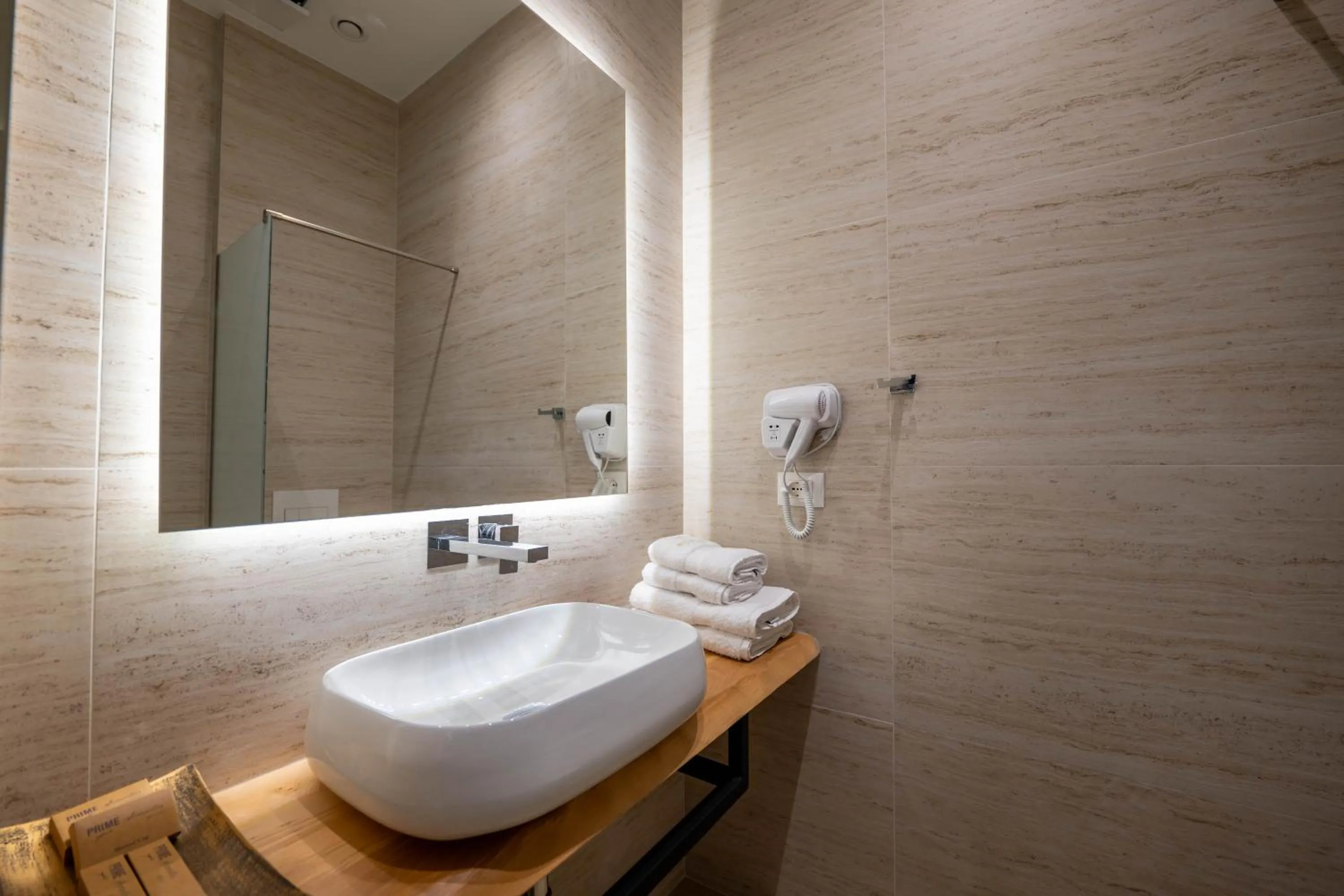 Shower in Mae Select Hotel