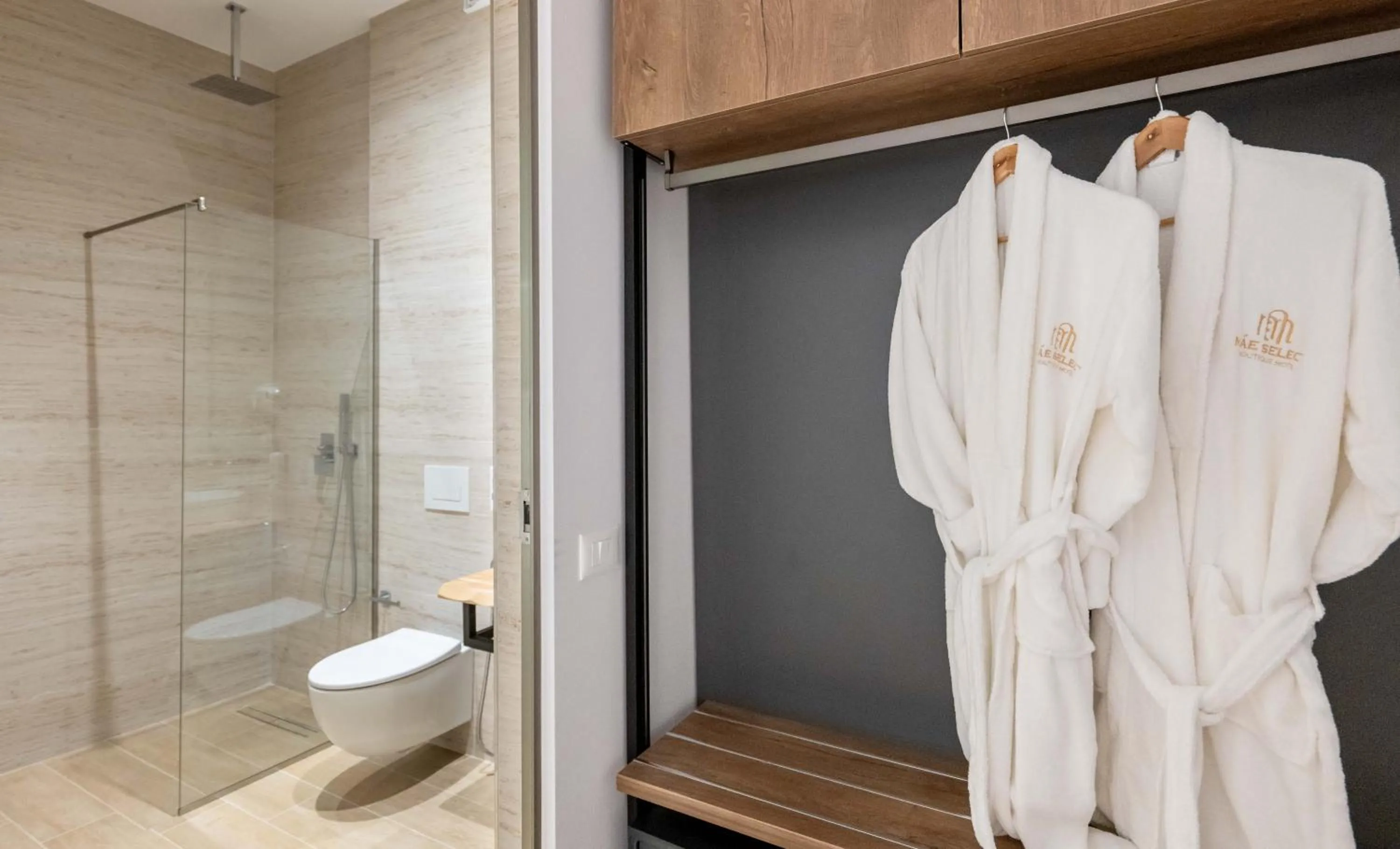 Shower in Mae Select Hotel