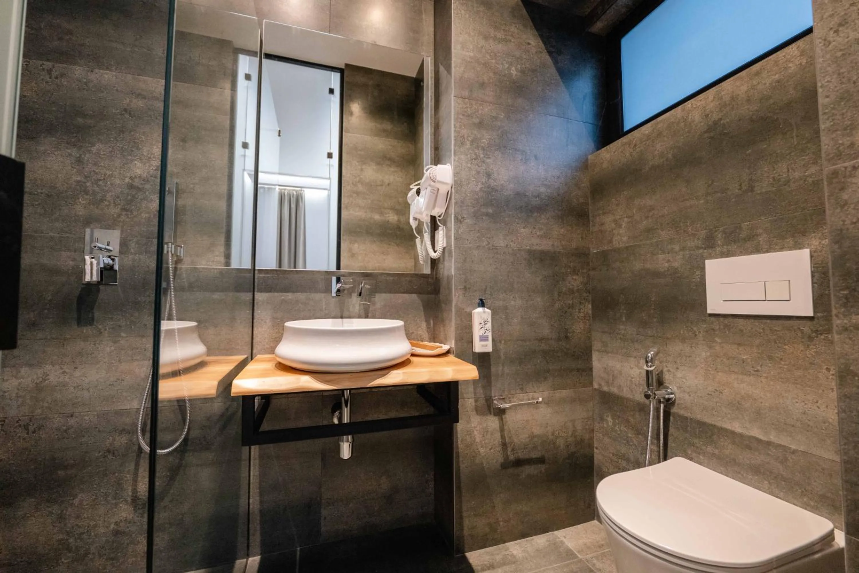 Shower in Mae Select Hotel