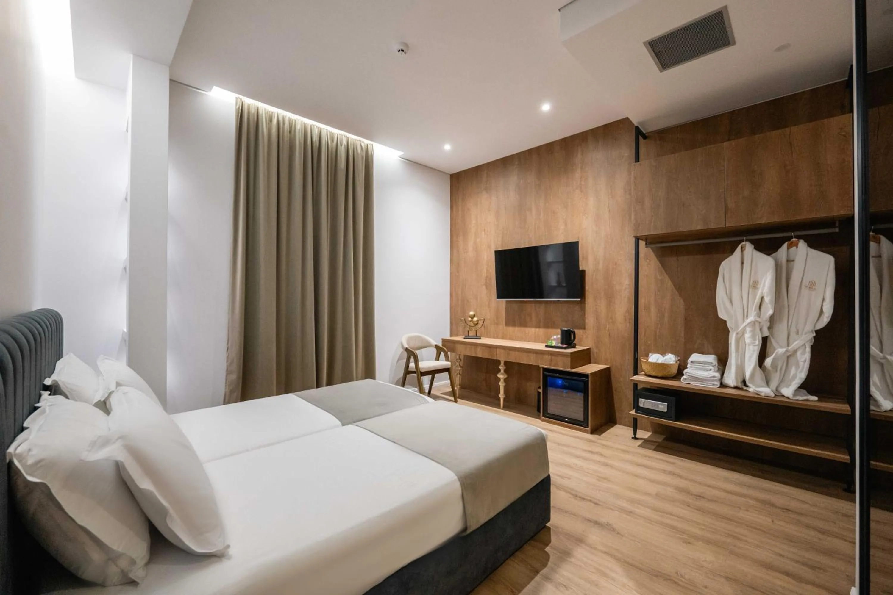 Communal lounge/ TV room, Bed in Mae Select Hotel