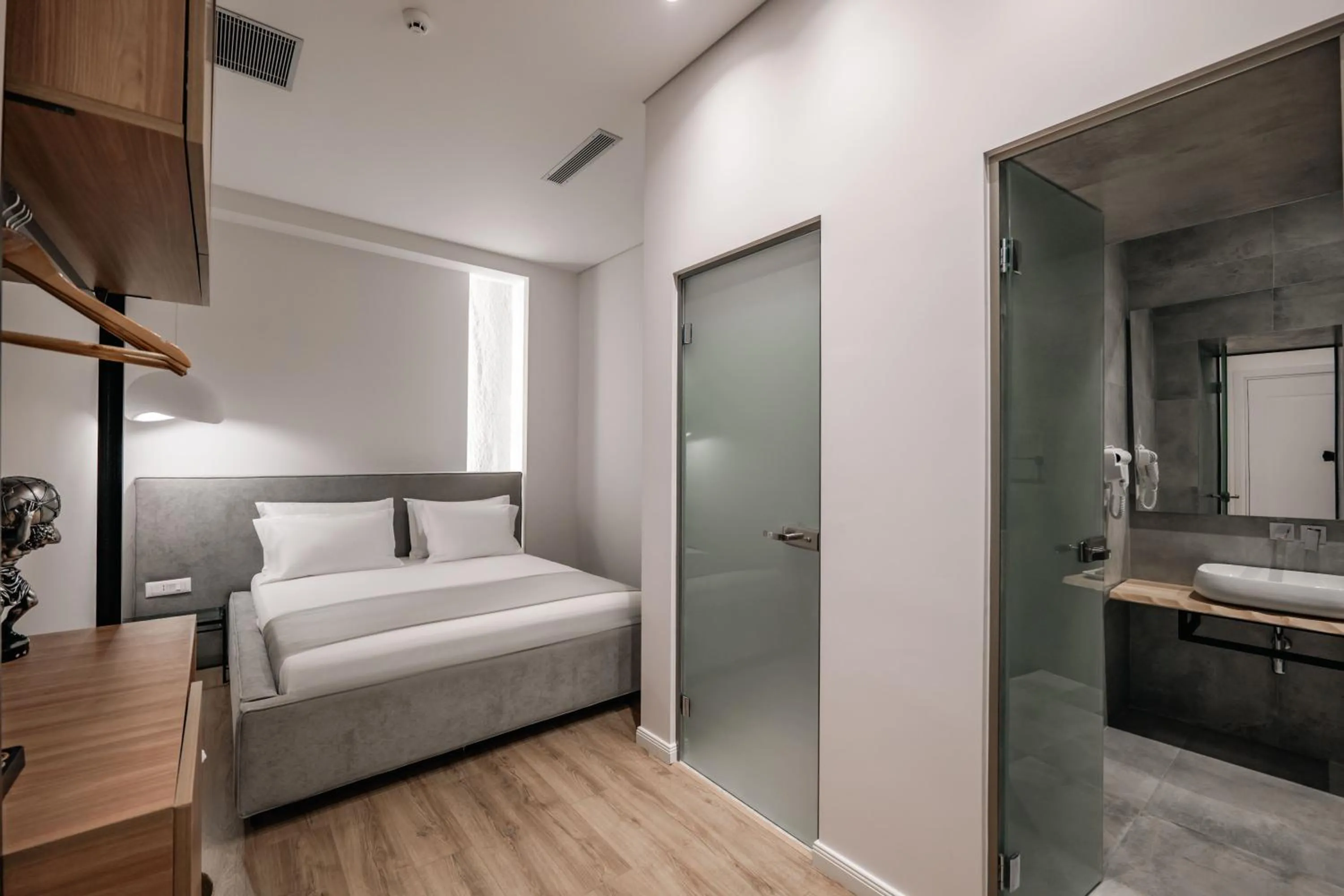 Shower, Bed in Mae Select Hotel