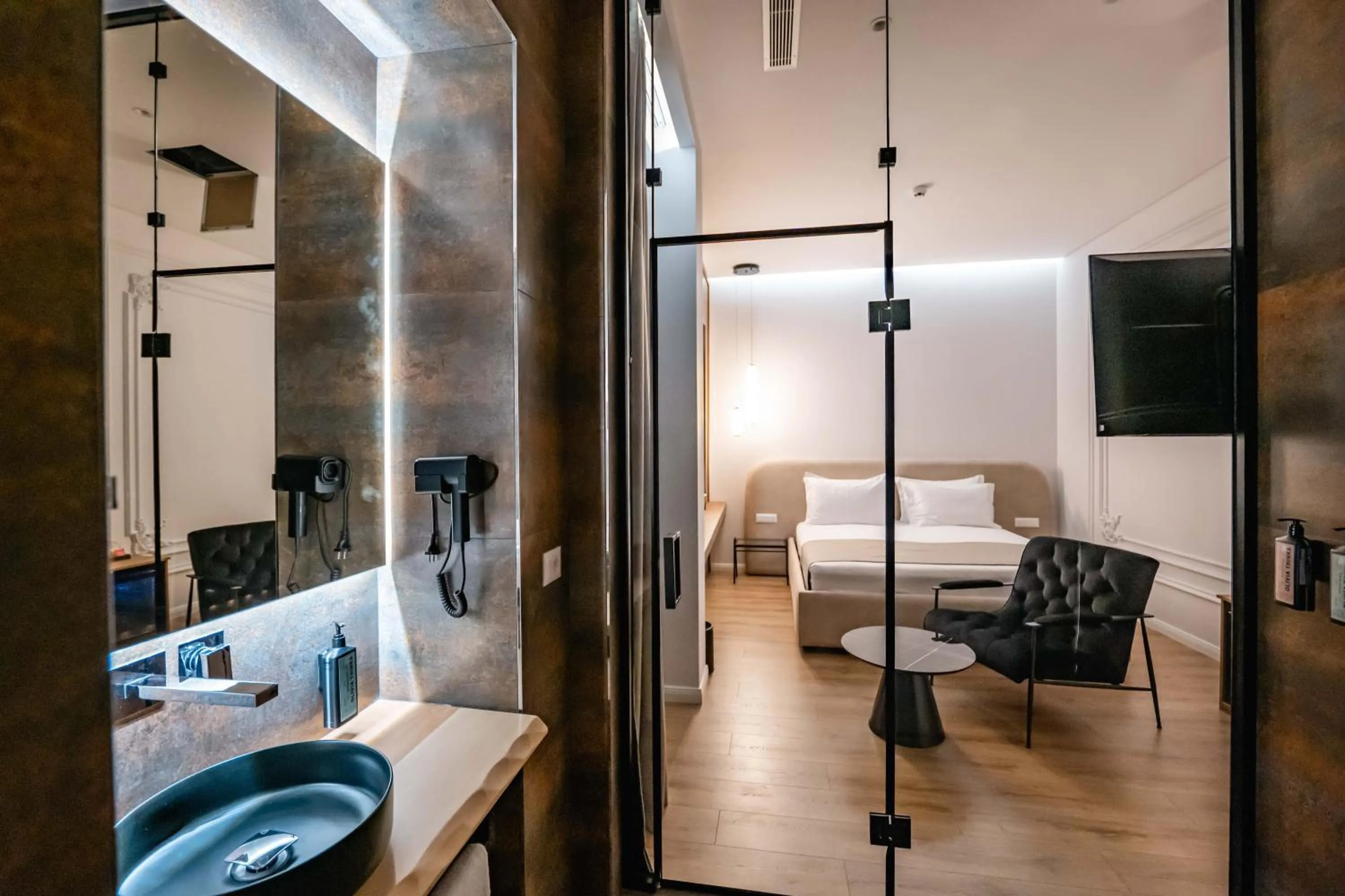 Photo of the whole room in Mae Select Hotel