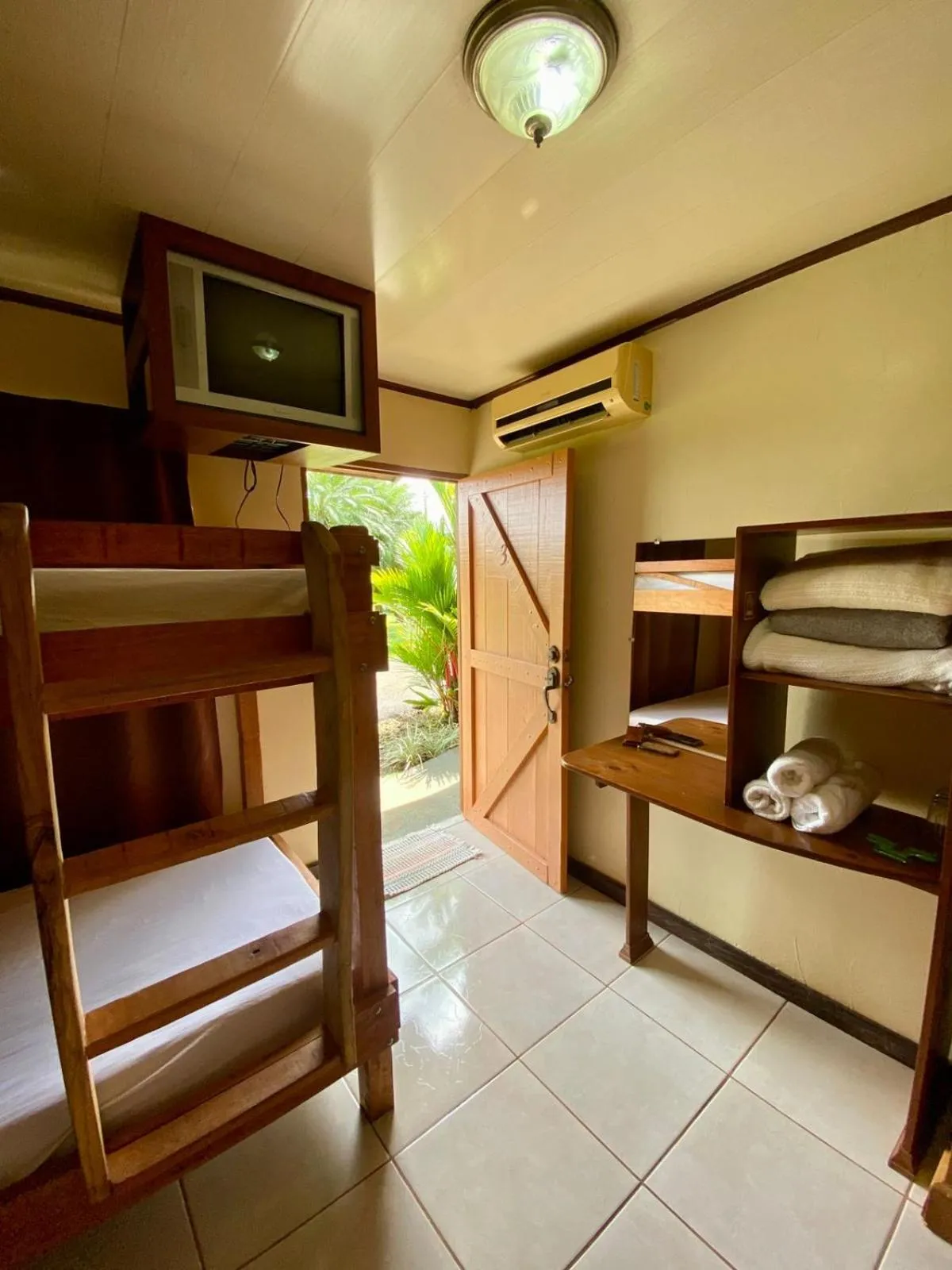 TV and multimedia, Bed in Hotel del Bosque