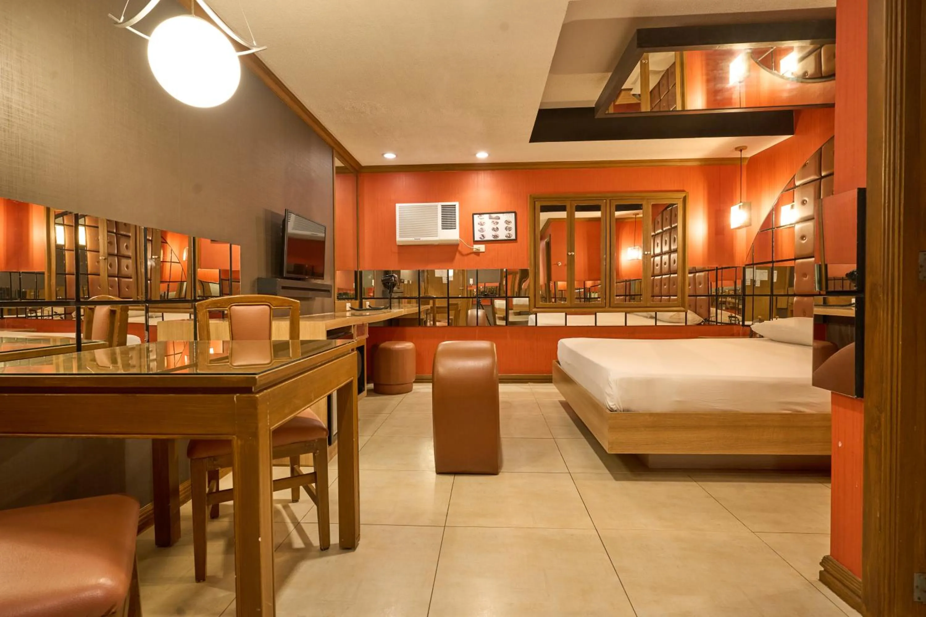 Bedroom, Bed in Victoria Court San Fernando