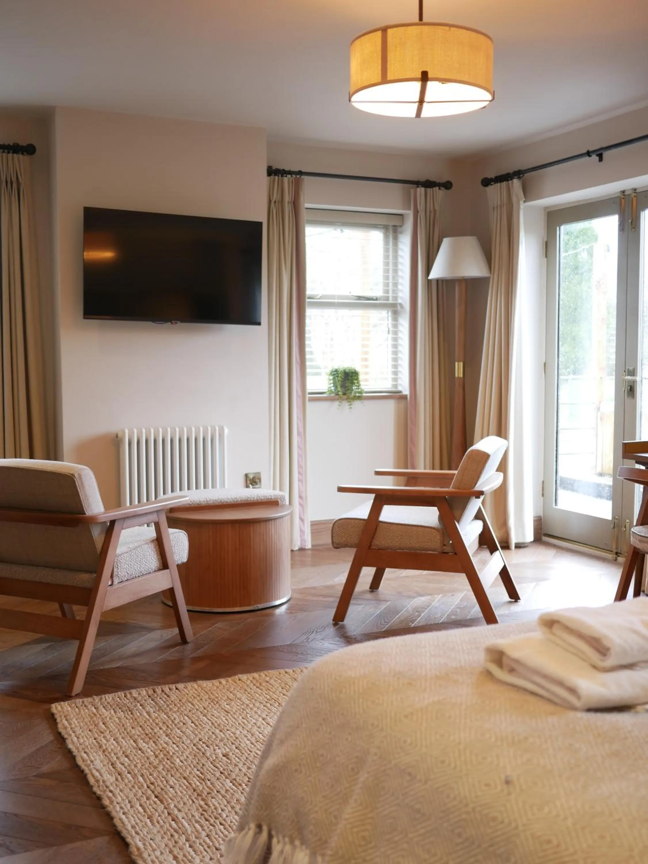 Seating area, Bed in The Tempest Arms