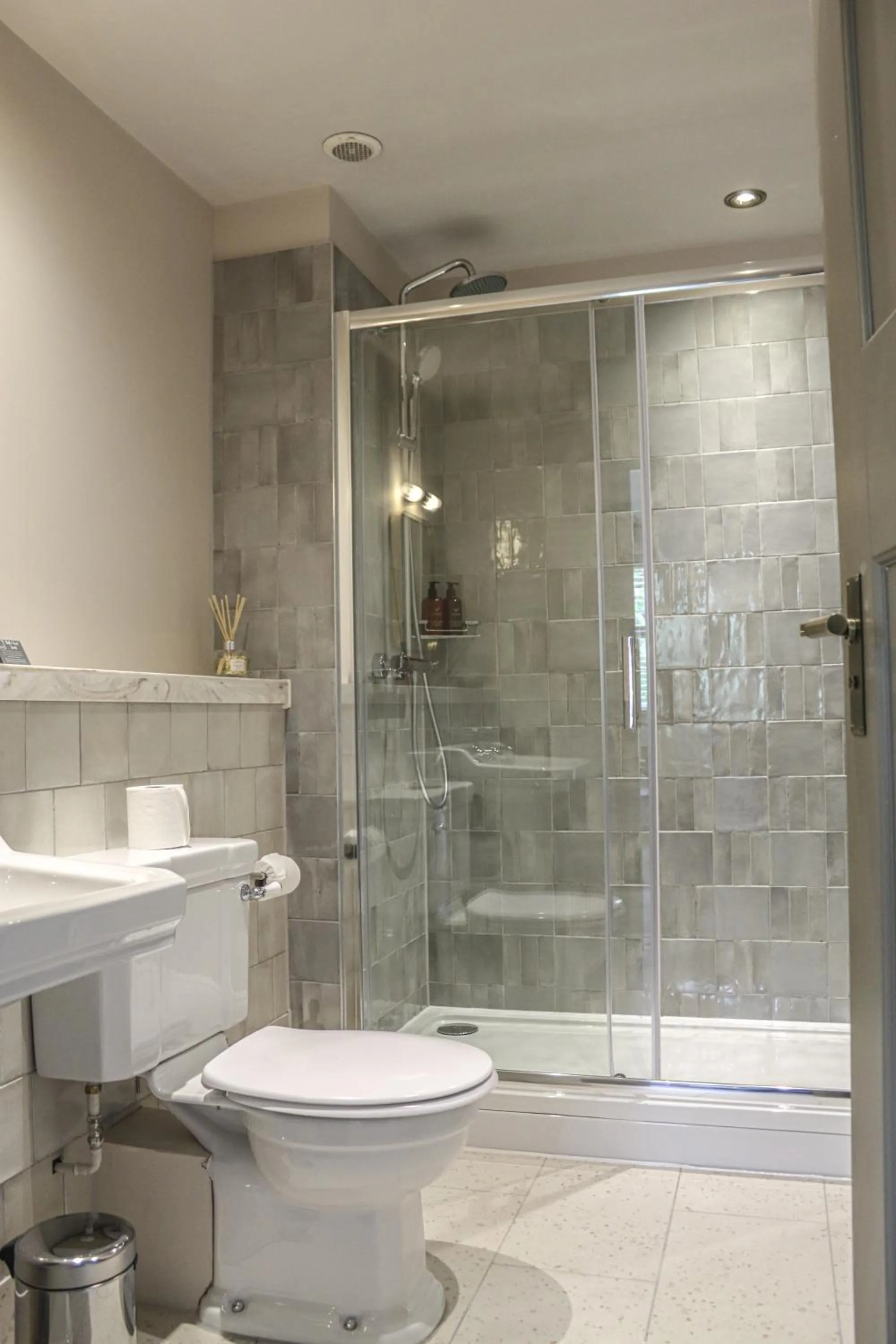 Shower in The Tempest Arms