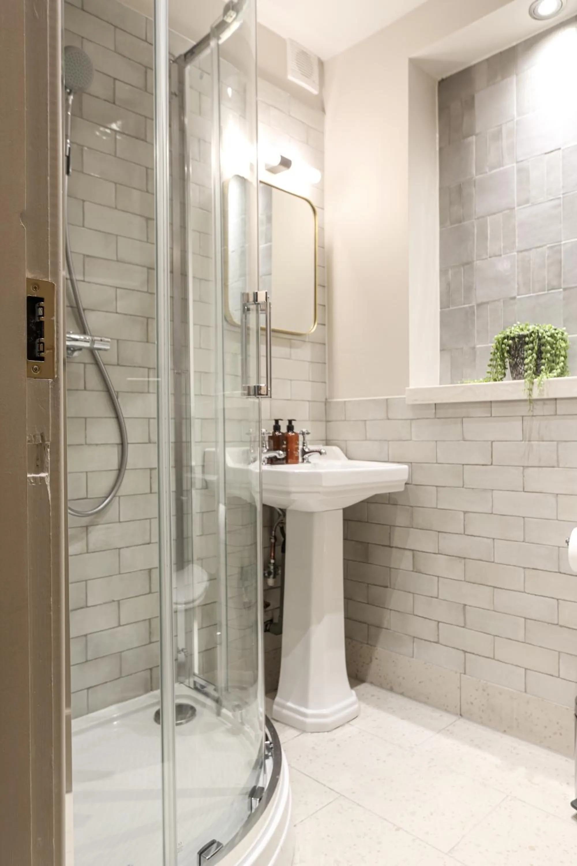 Shower in The Tempest Arms