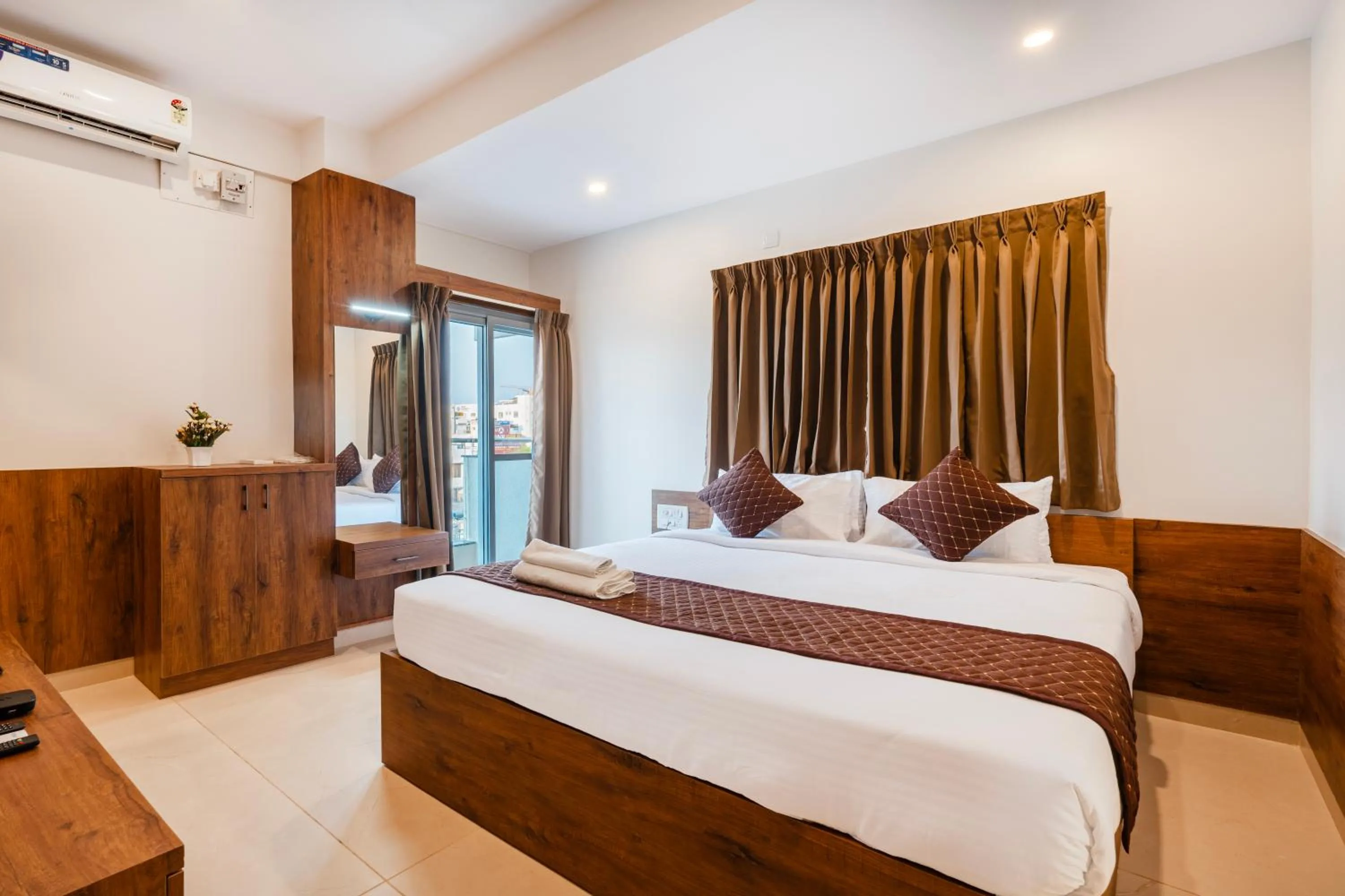 R D HOTELS Peenya