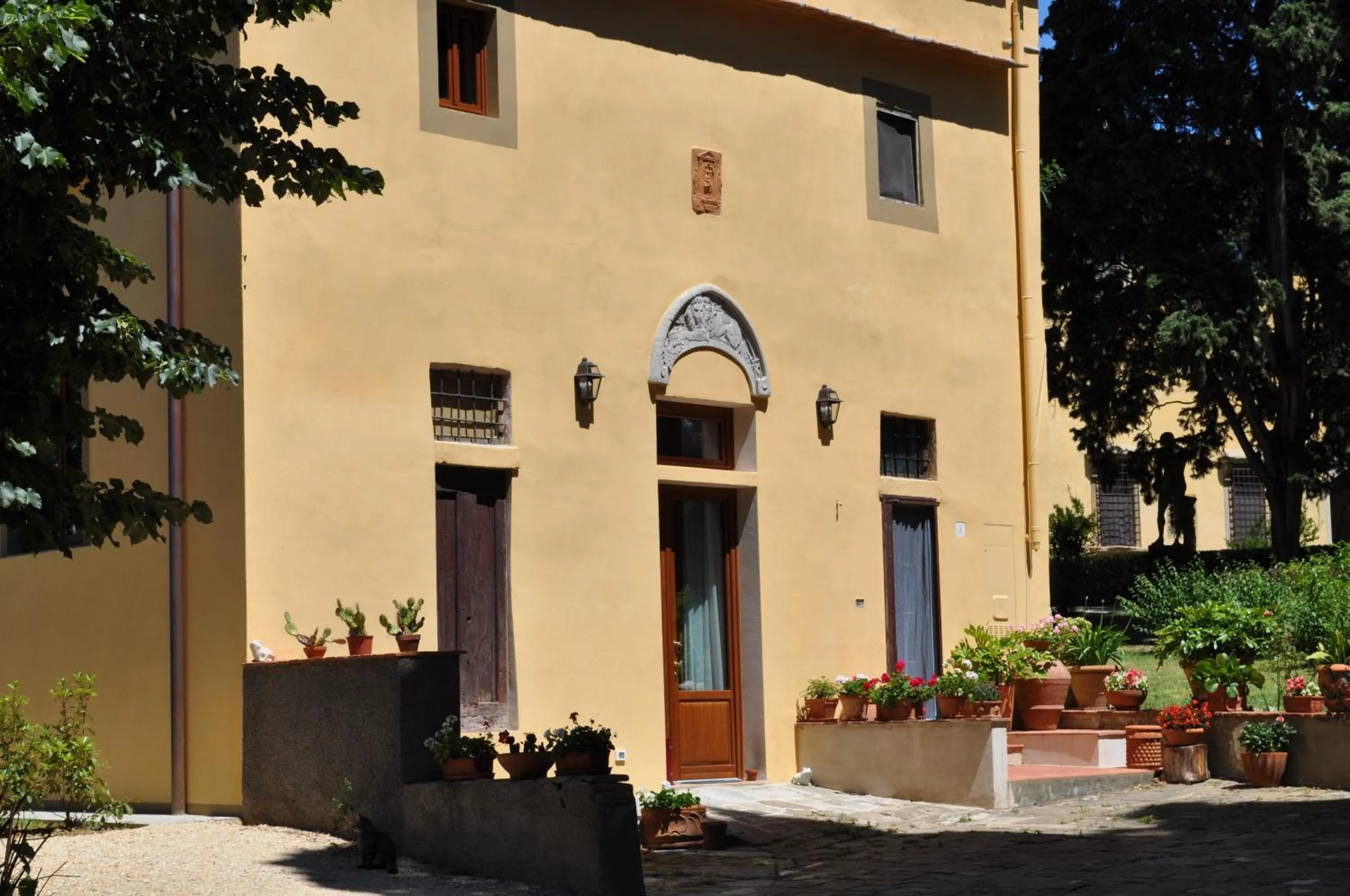 Facade/entrance in Visconte Apartment