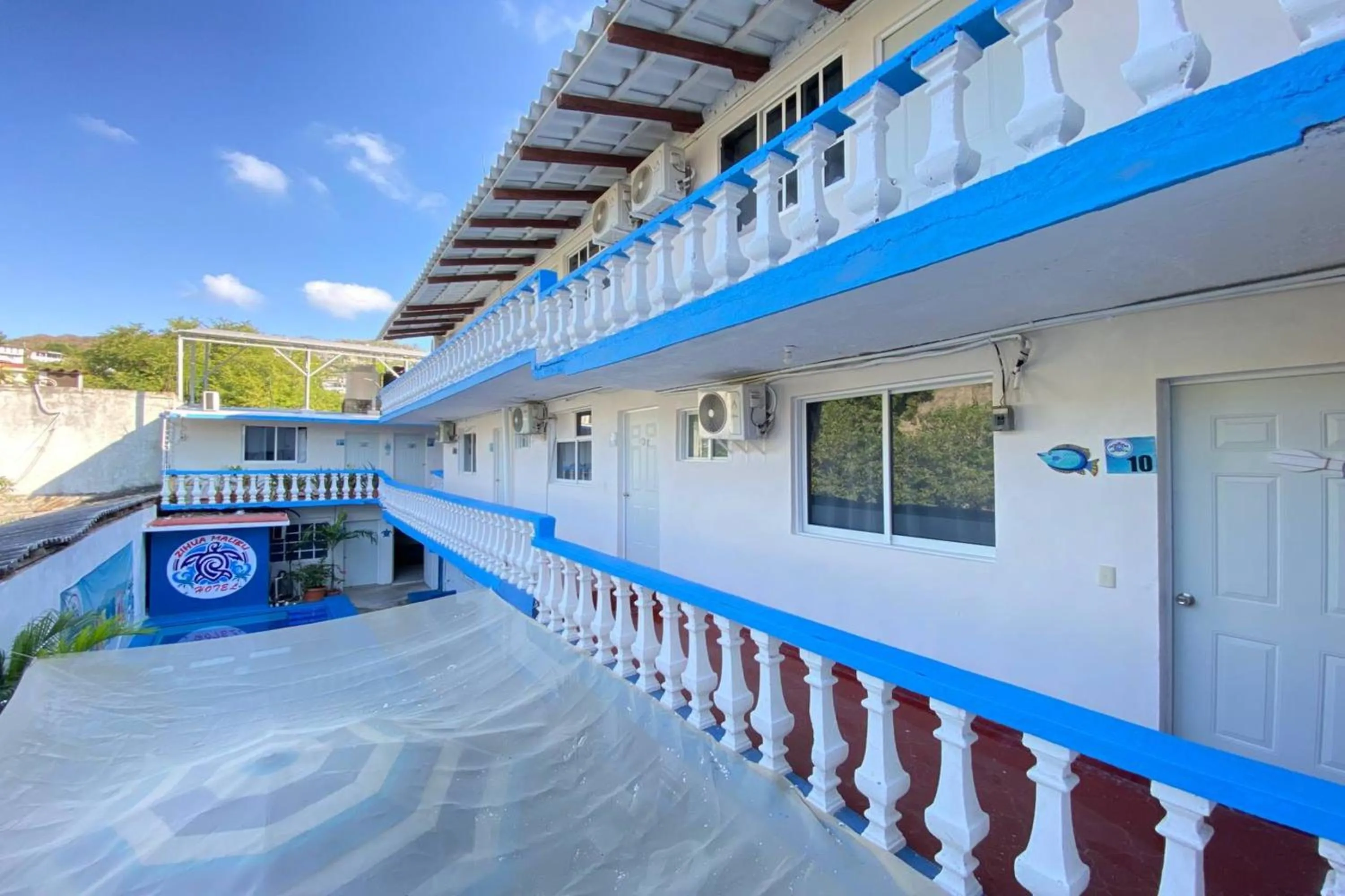 Property building in OYO Hotel Zihuatanejo Malibu
