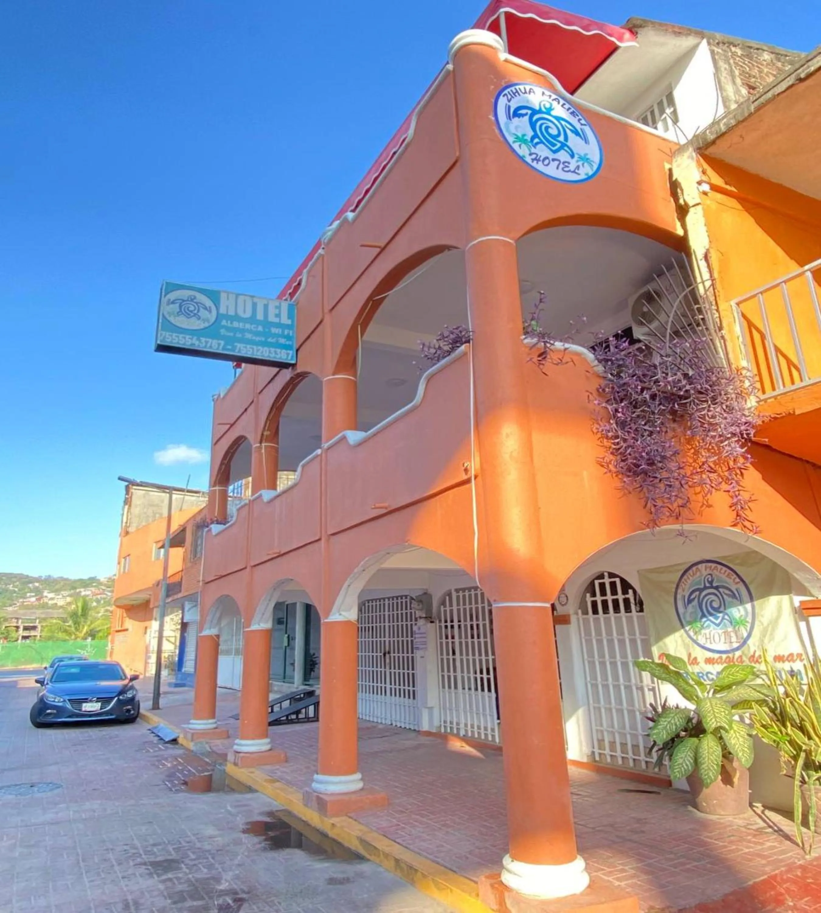 Property building in OYO Hotel Zihuatanejo Malibu