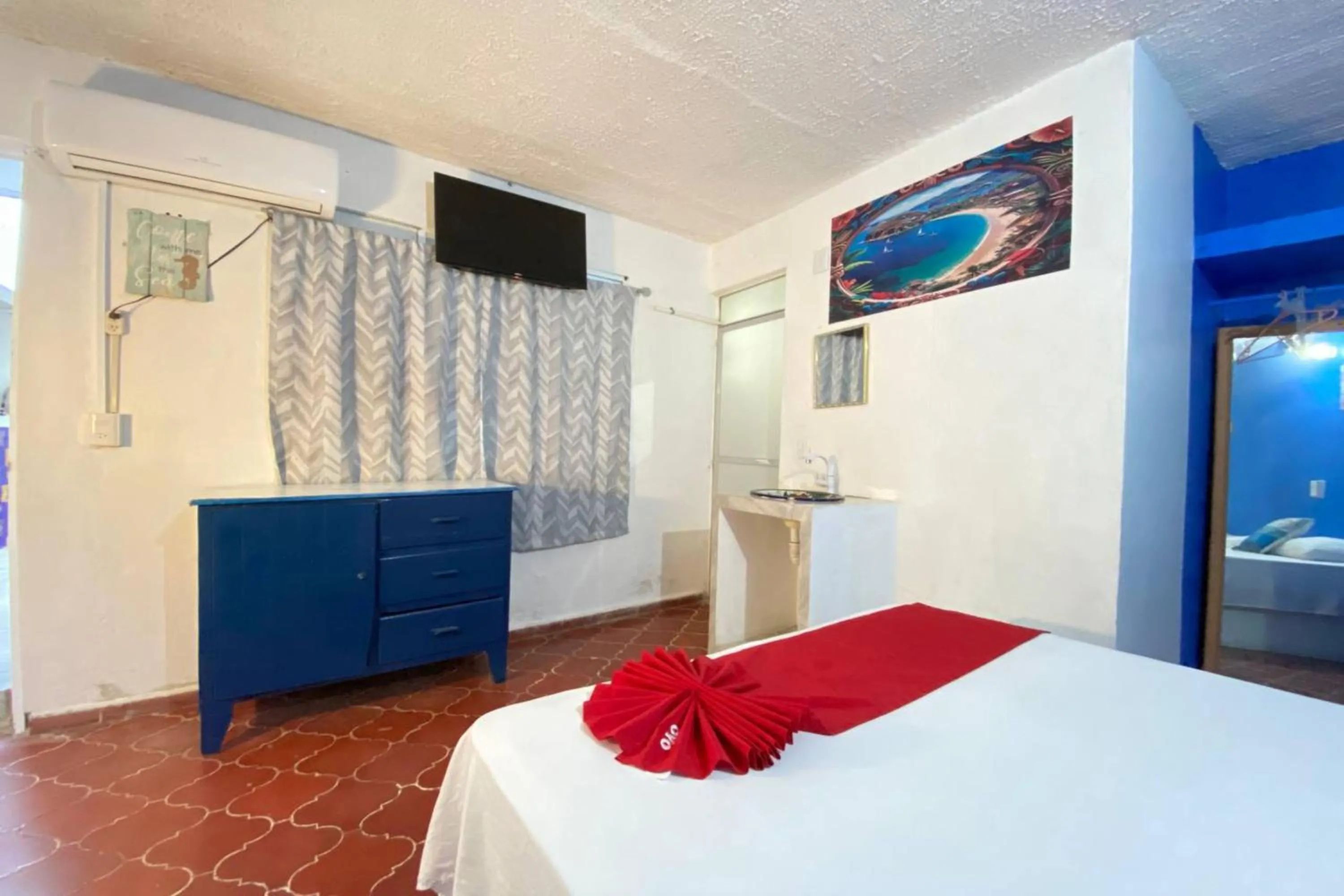 Bedroom, Bed in OYO Hotel Zihuatanejo Malibu