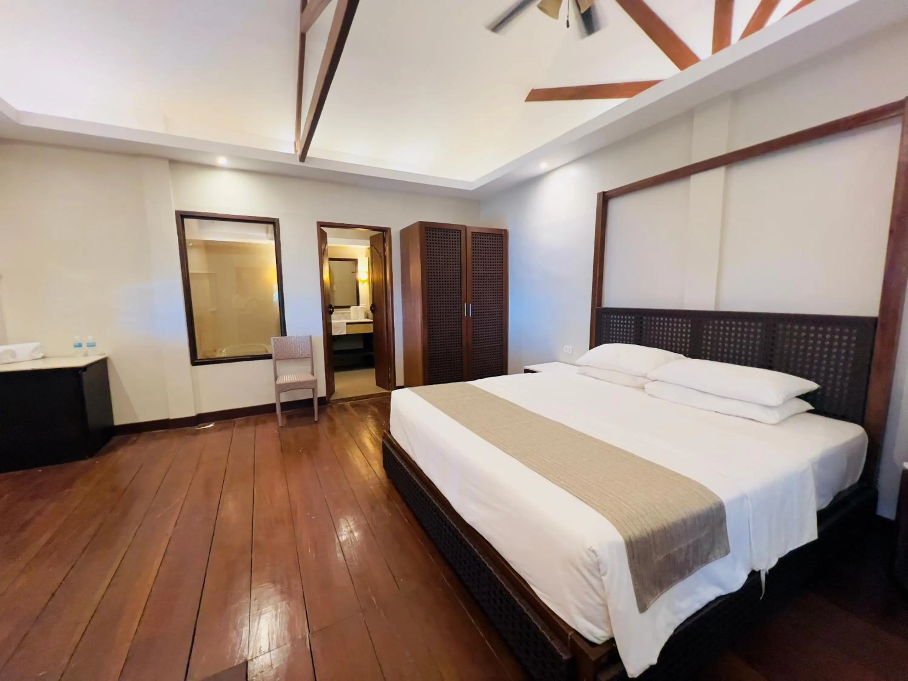 Bed in Alam Indah Beach Resort Busuanga