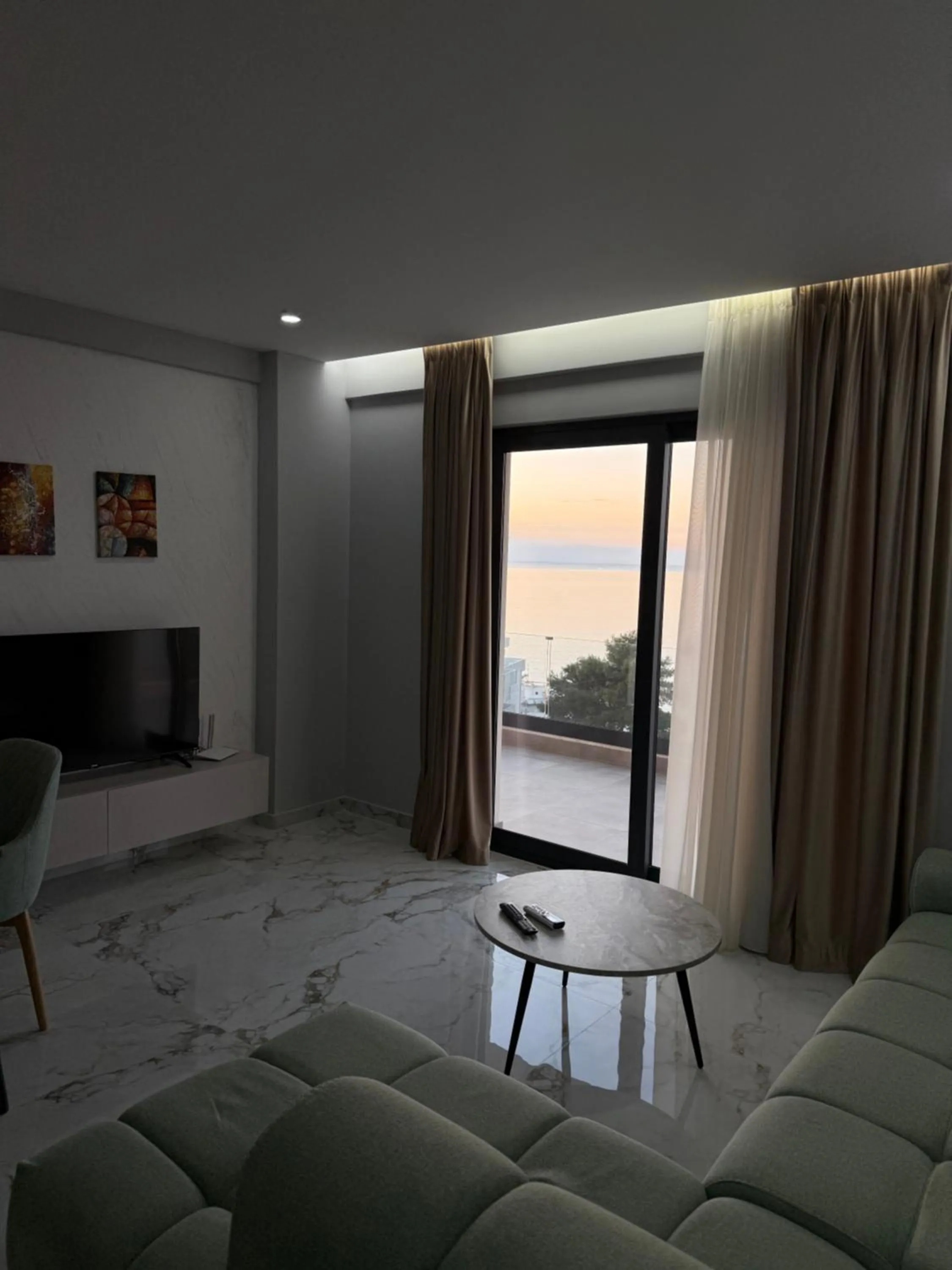 TV and multimedia in Day Lux Premium Apartments
