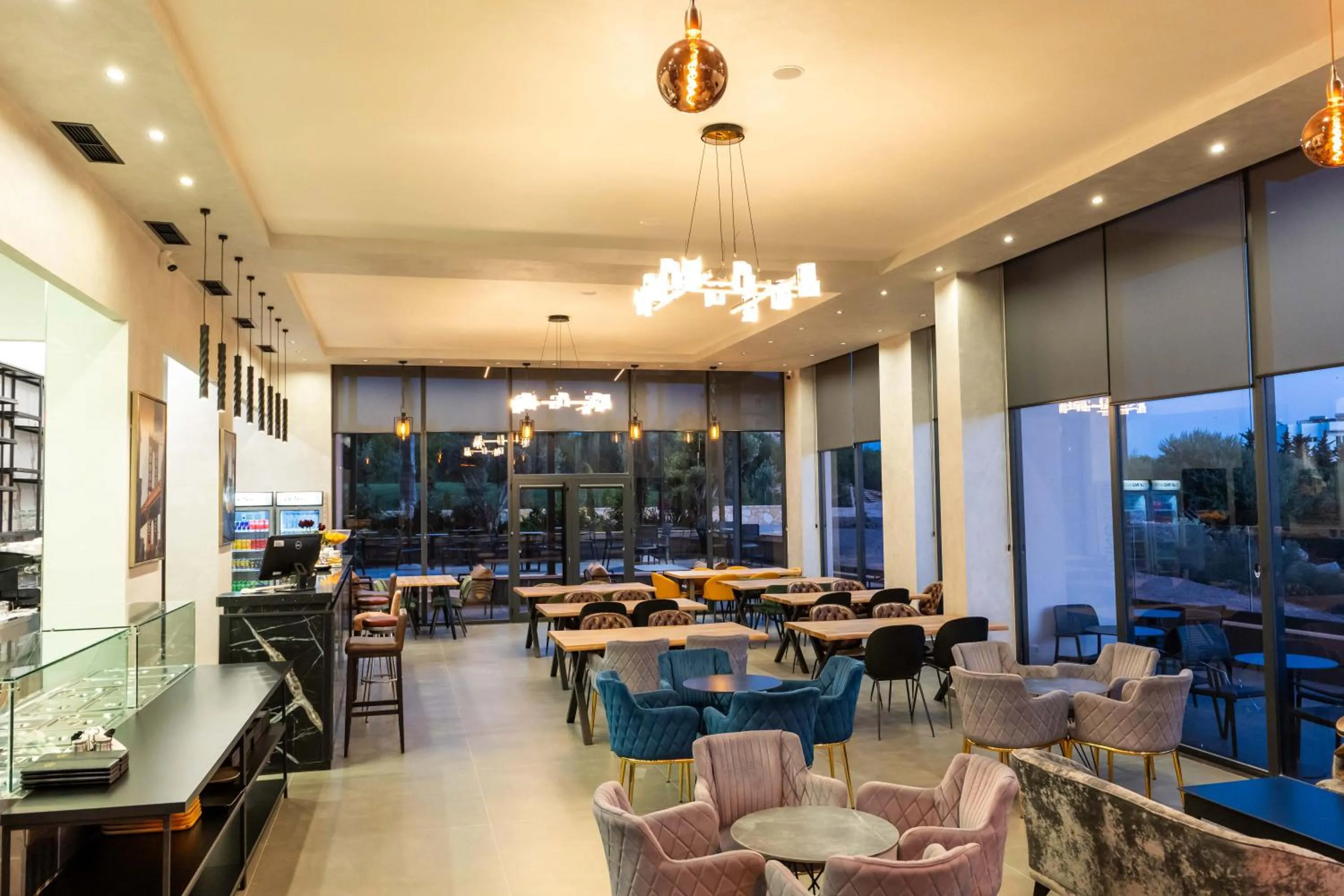 Restaurant/places to eat in Day Lux Premium Apartments