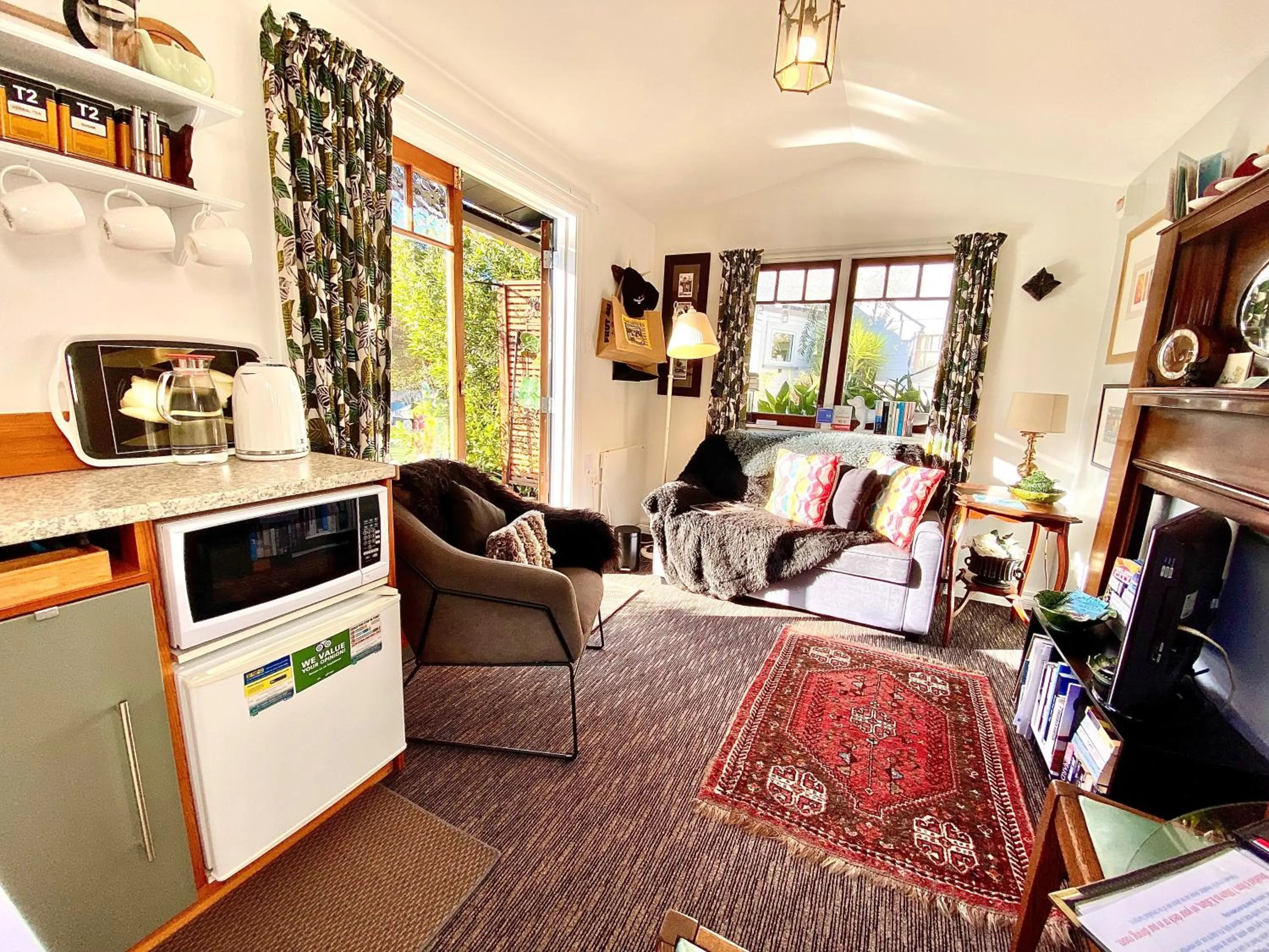 TV and multimedia in Ah House City B&B Nelson