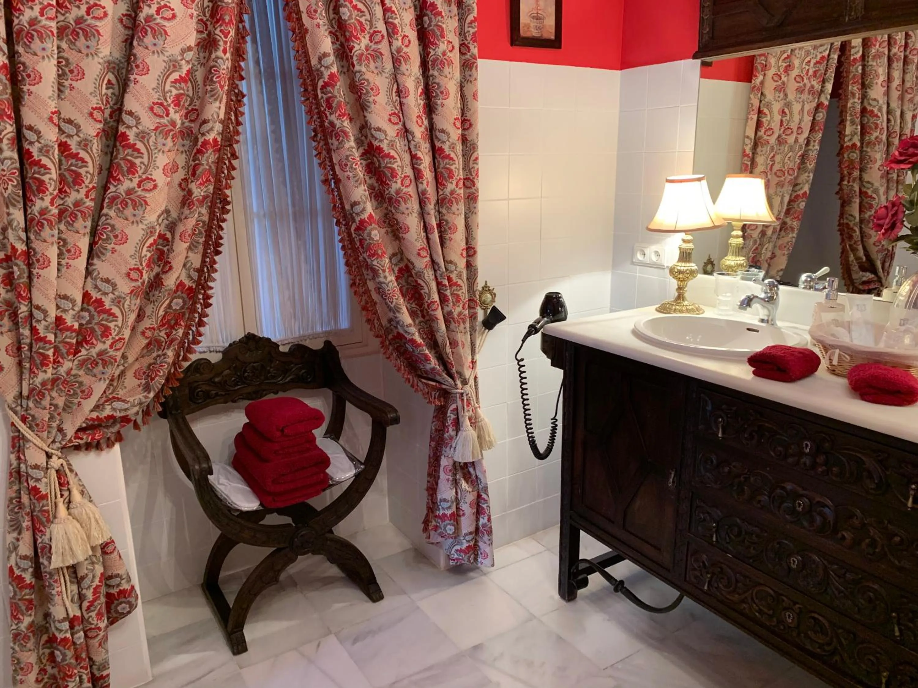 Bathroom, Bed in Casa Palacio Jerezana