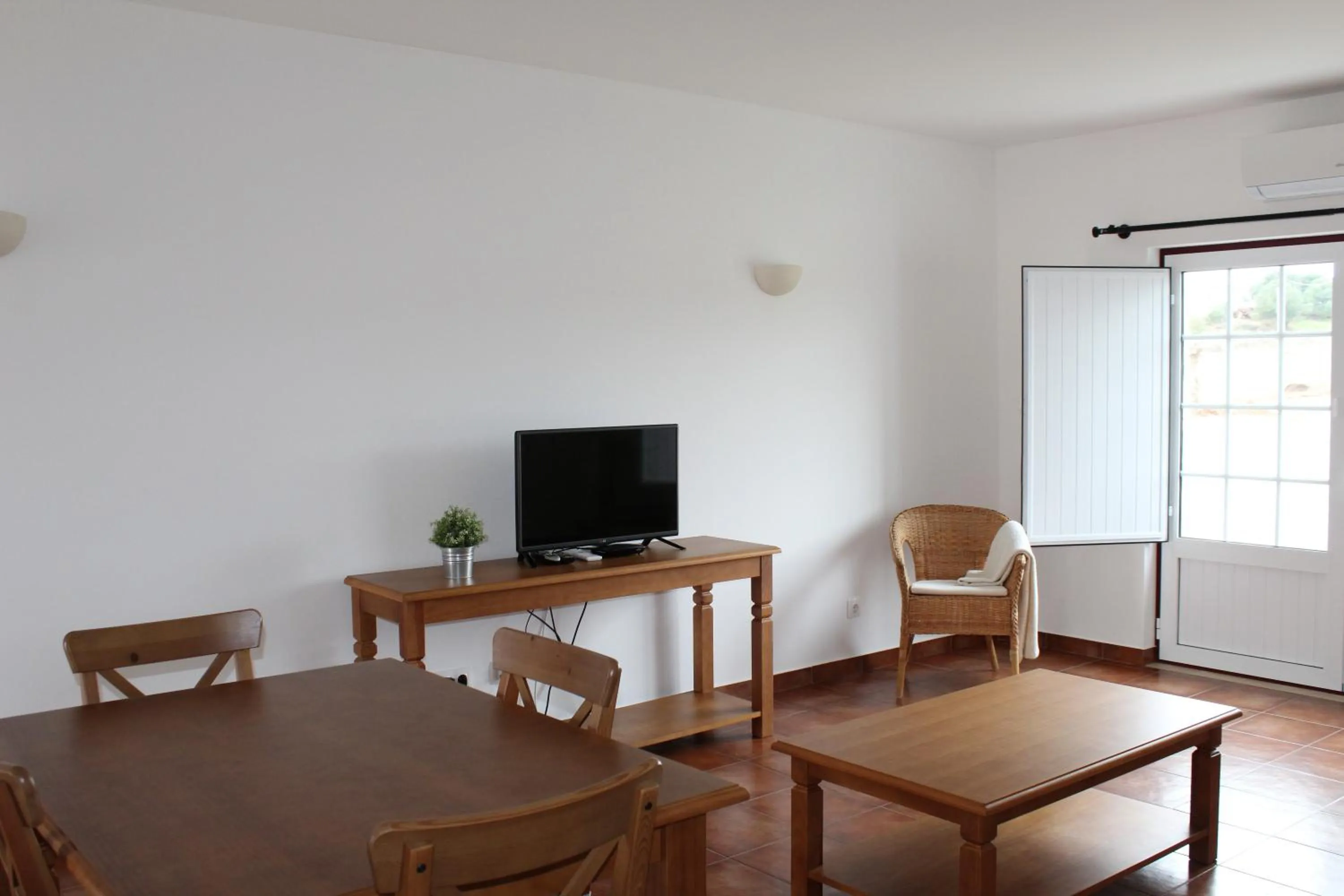 Communal lounge/ TV room in Casas de Miróbriga
