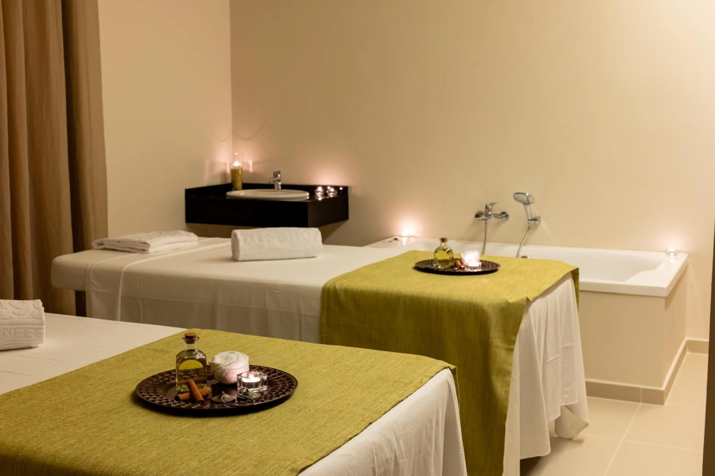 Massage in Vila Gale Isla Canela