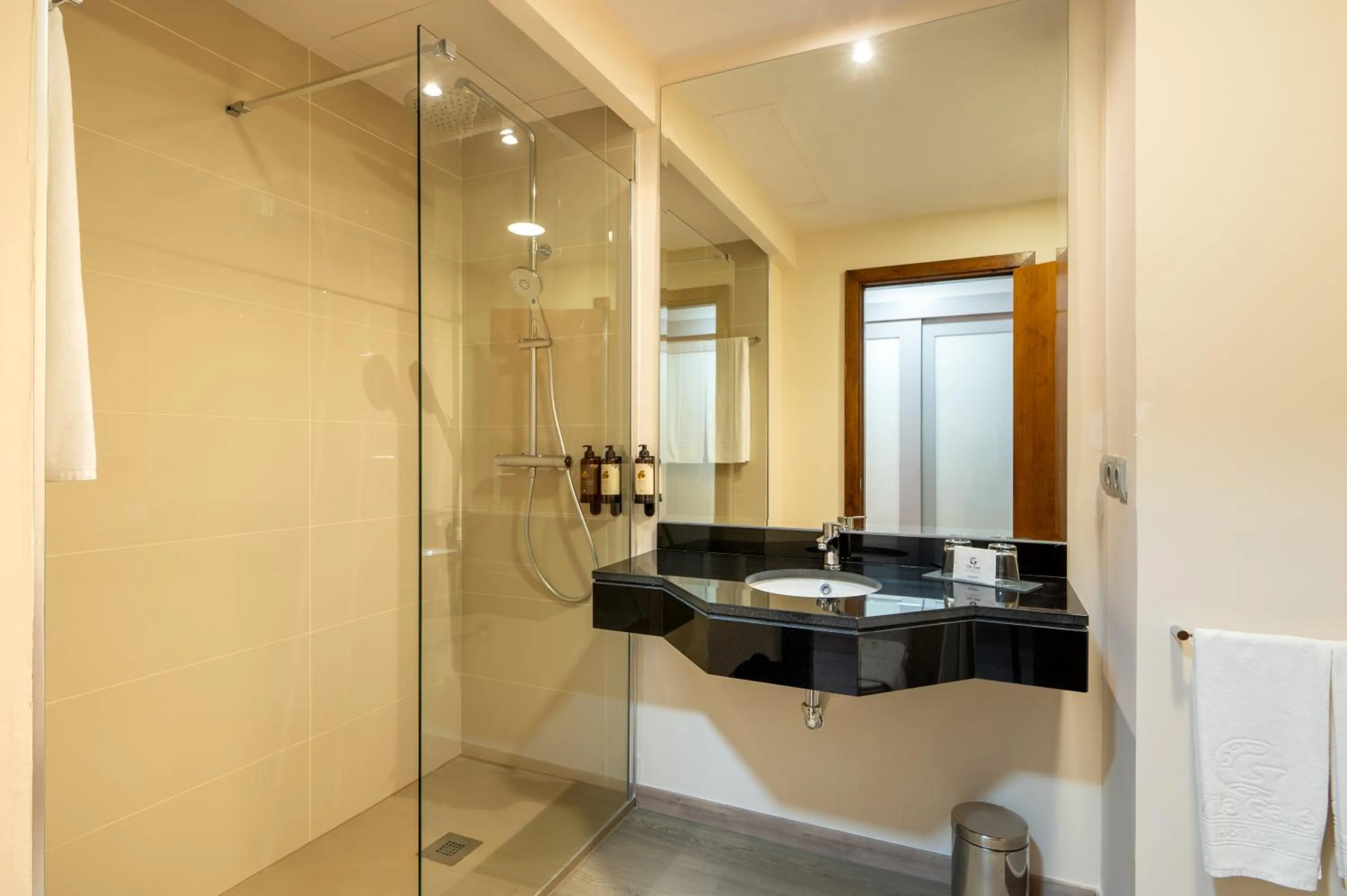 Bathroom in Vila Gale Isla Canela