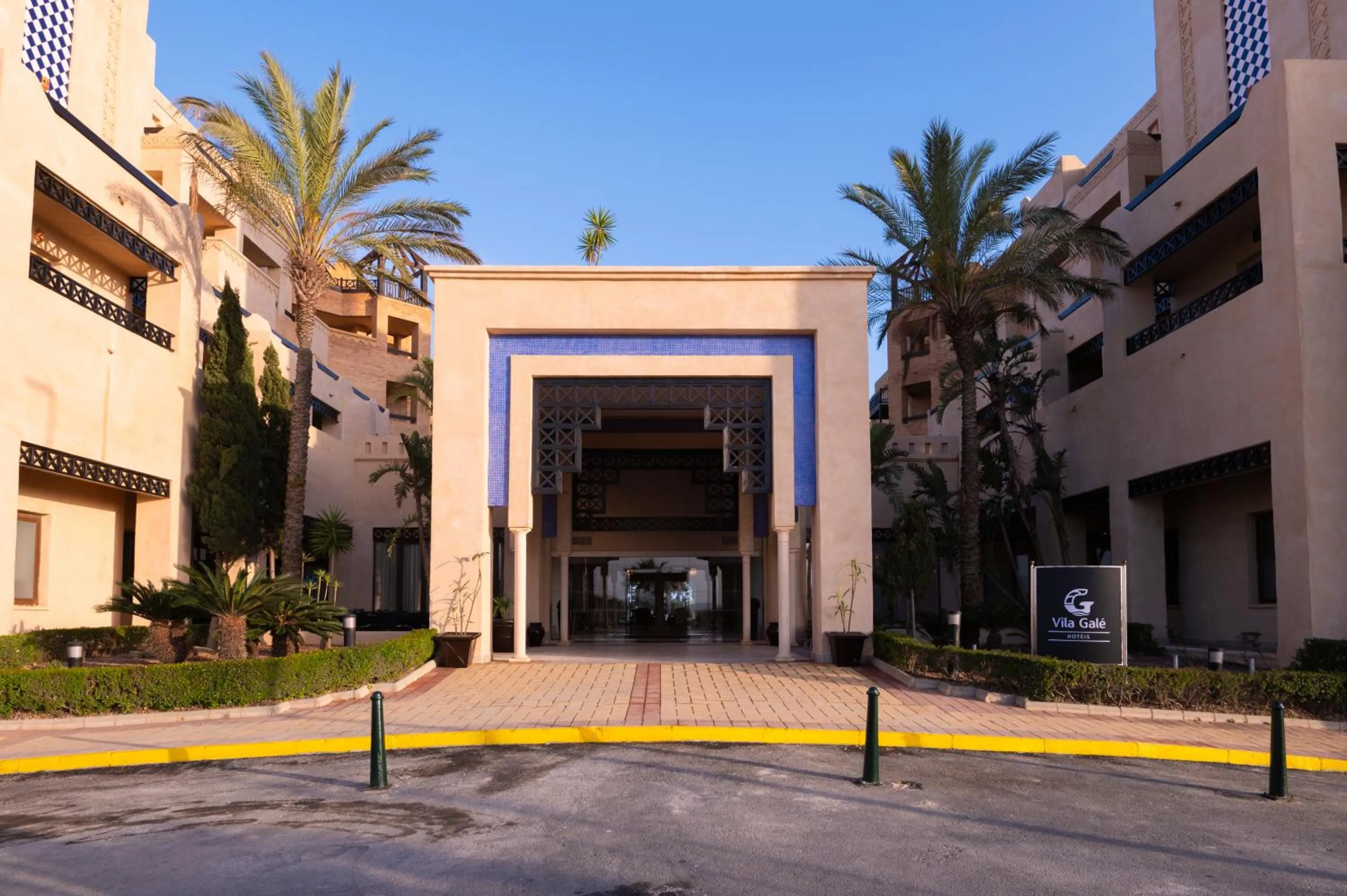 Facade/entrance in Vila Gale Isla Canela
